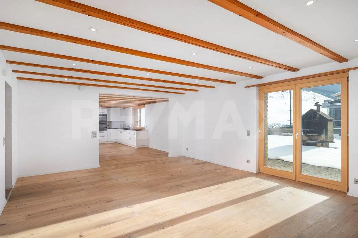 Appartamento ristrutturato con grande terrazza - Foto 4 di 13