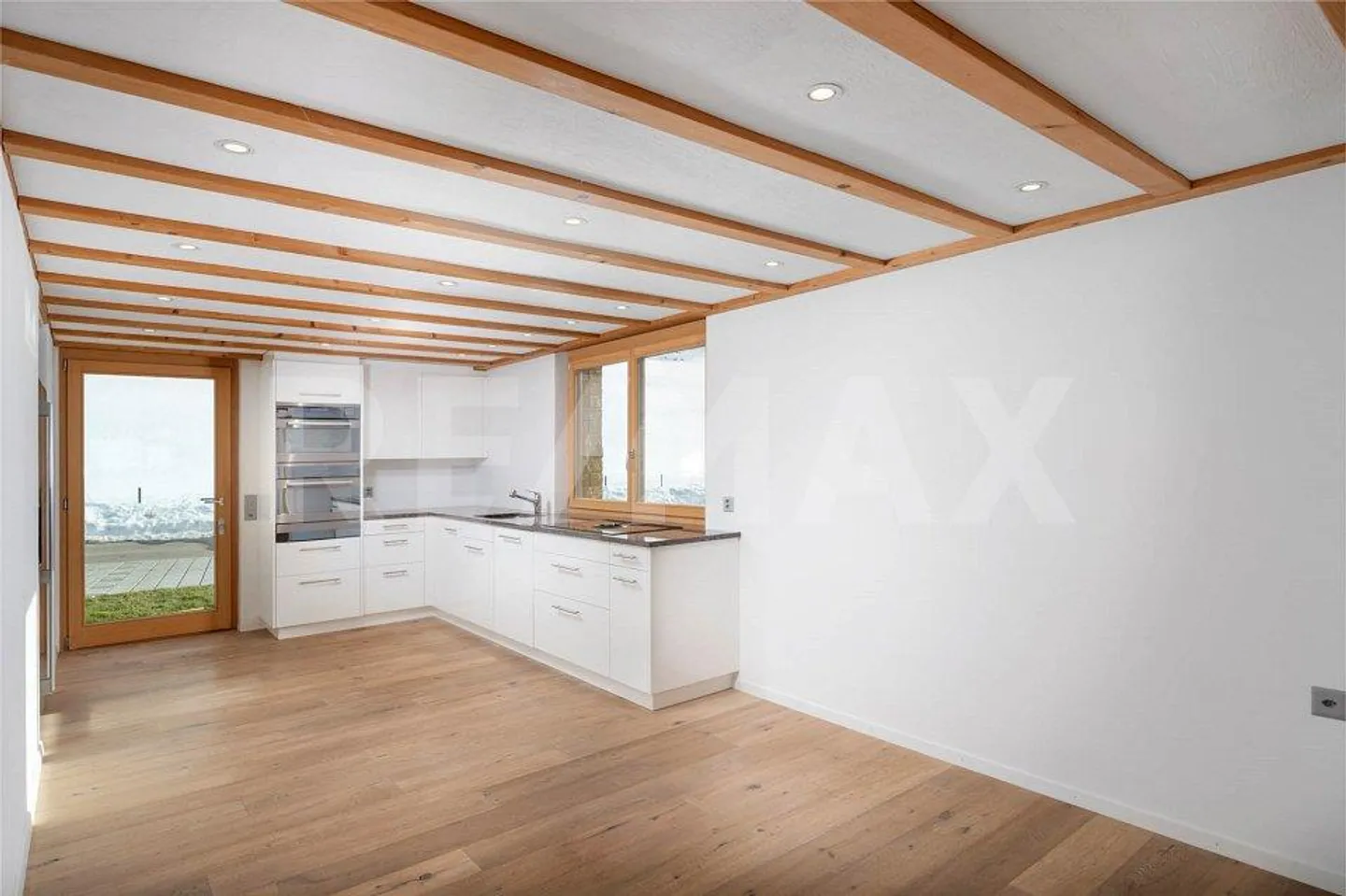 Appartamento ristrutturato con grande terrazza - Foto 5 di 13