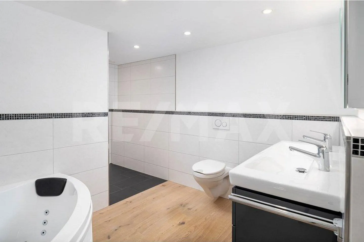 Appartamento ristrutturato con grande terrazza - Foto 11 di 13