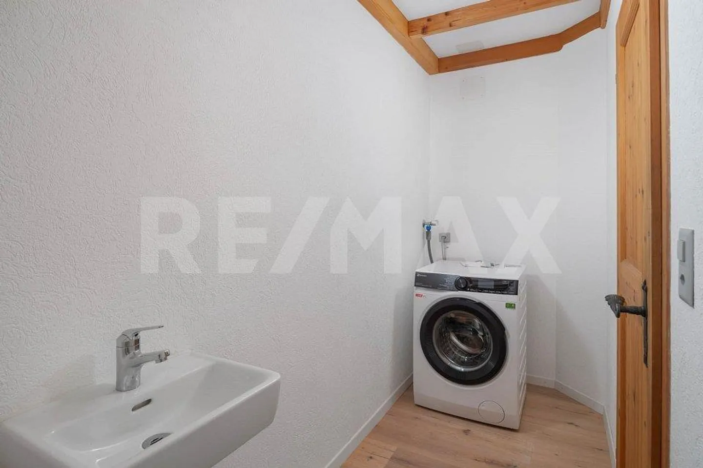 Appartamento ristrutturato con grande terrazza - Foto 12 di 13