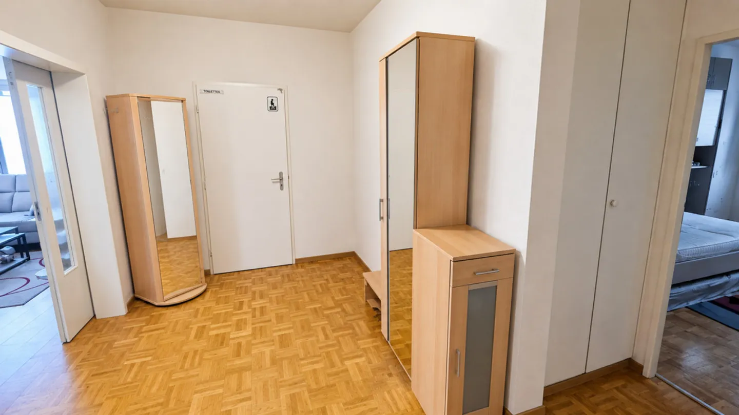 Spacious 5-room penthouse with balcony, garage box and large cellar - Photo 9 of 20