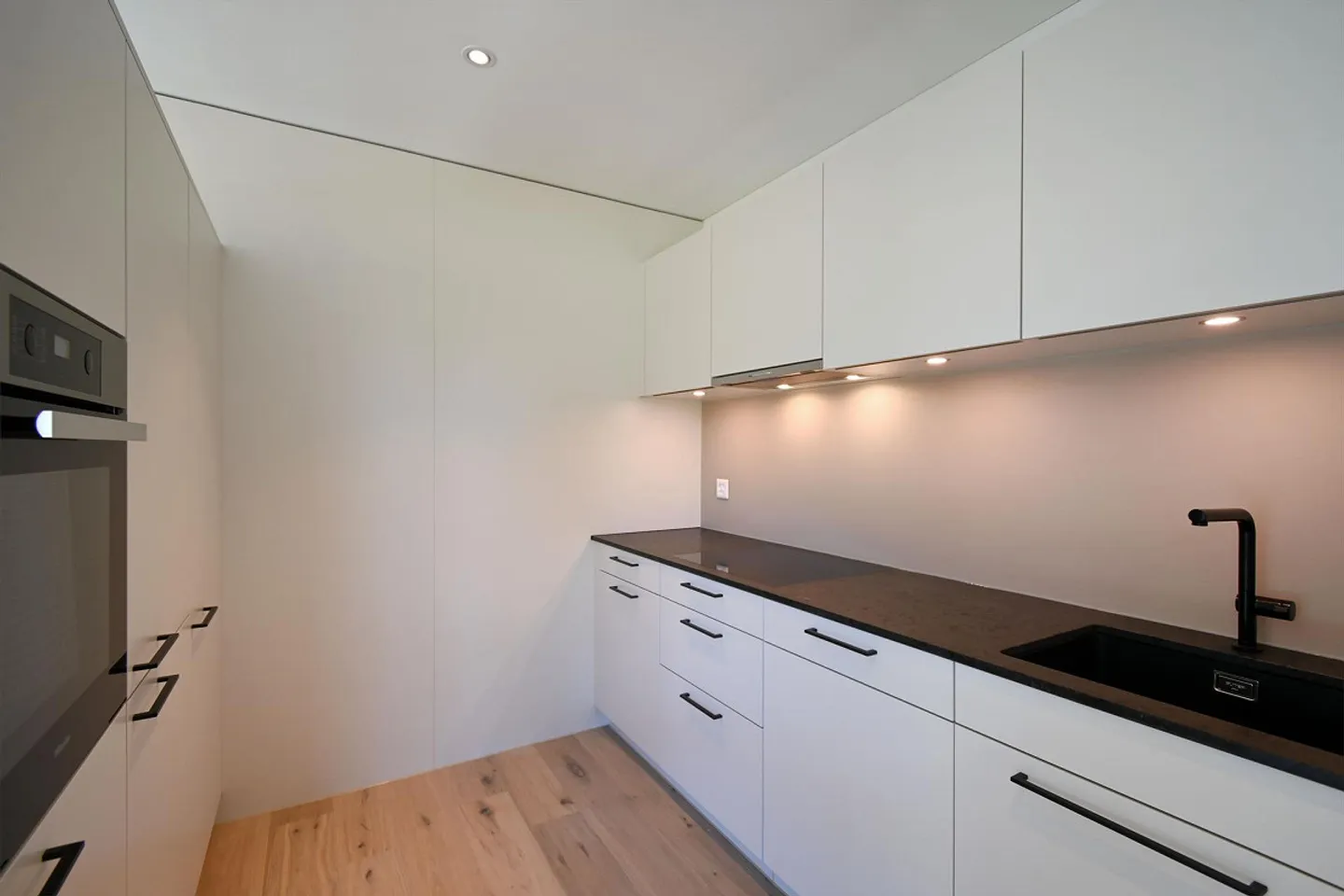 Bright apartment in a quiet location sought? - Photo 4 of 10