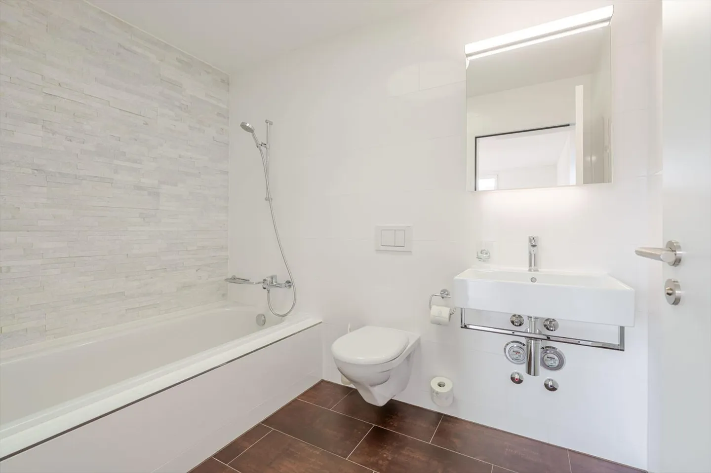 Beaucoup d'espace, beaucoup de lumière - à un prix incomparable - Photo 5 sur 7