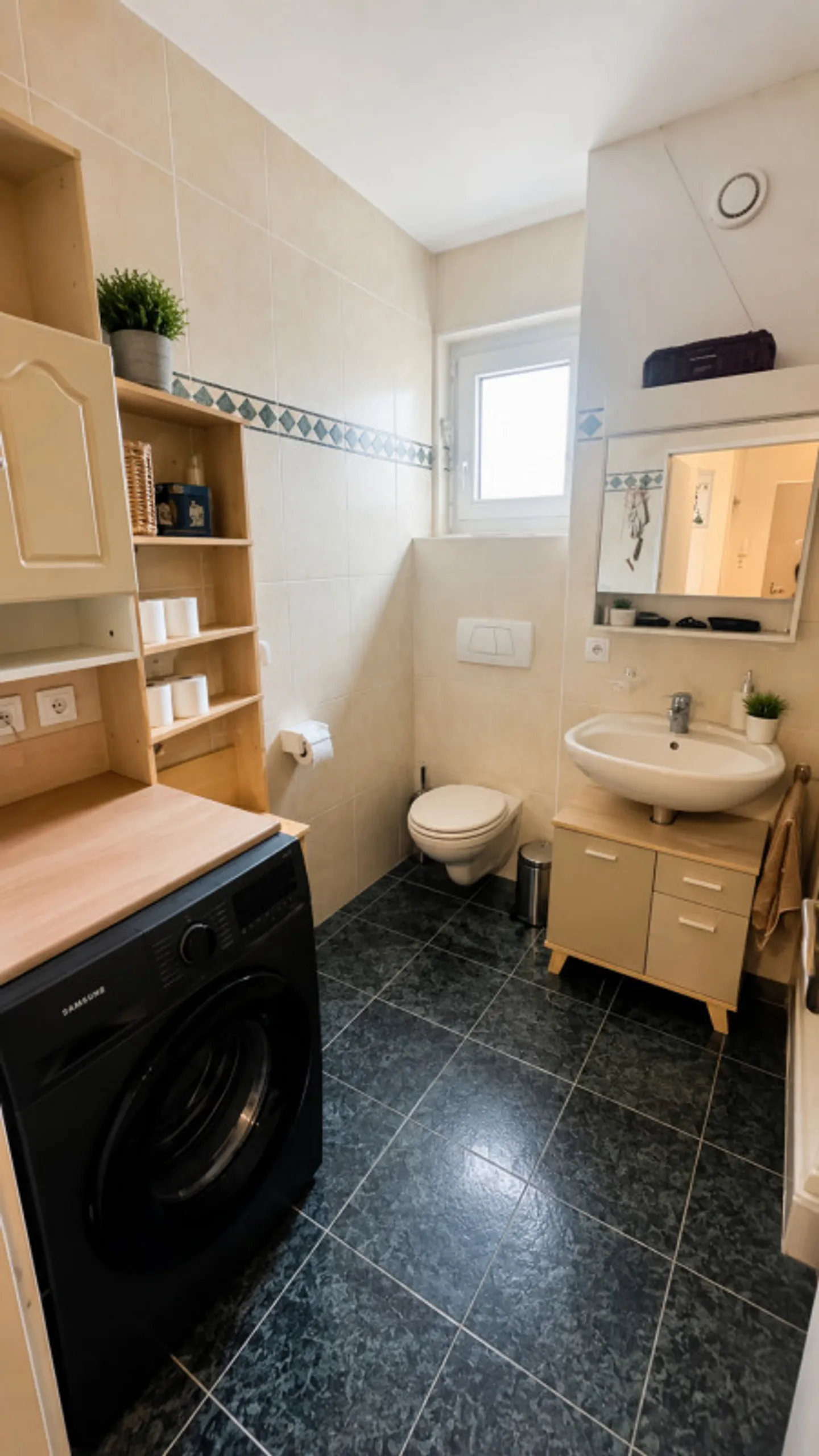 Spacious 5-room penthouse with balcony, garage box and large cellar - Photo 16 of 20