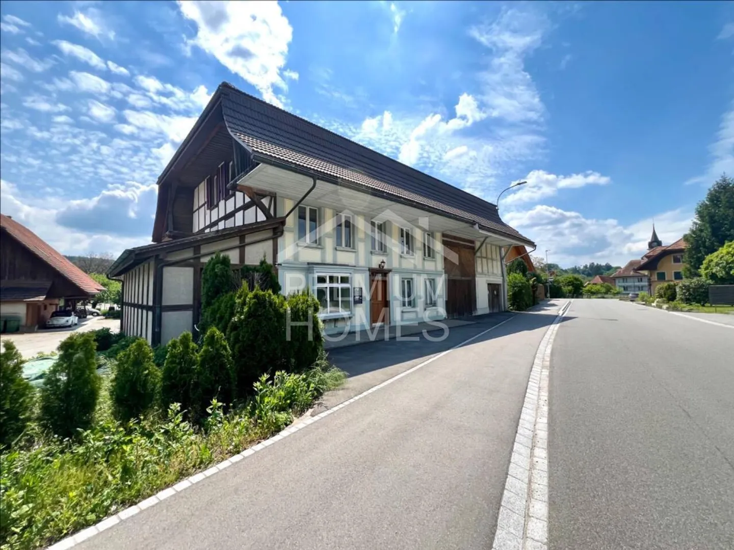 Vielseitiges Mehrfamilienhaus mit Ausbaupotenzial und bewilligter E... - Foto 4 von 13