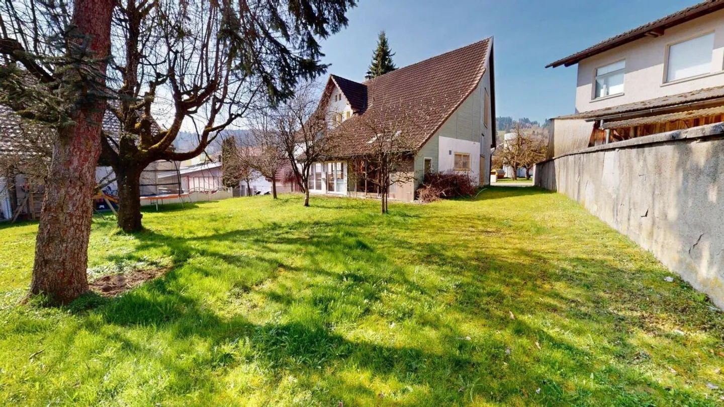 For Makers & Craftsmen: Farmhouse with Barn - Photo 2 of 14