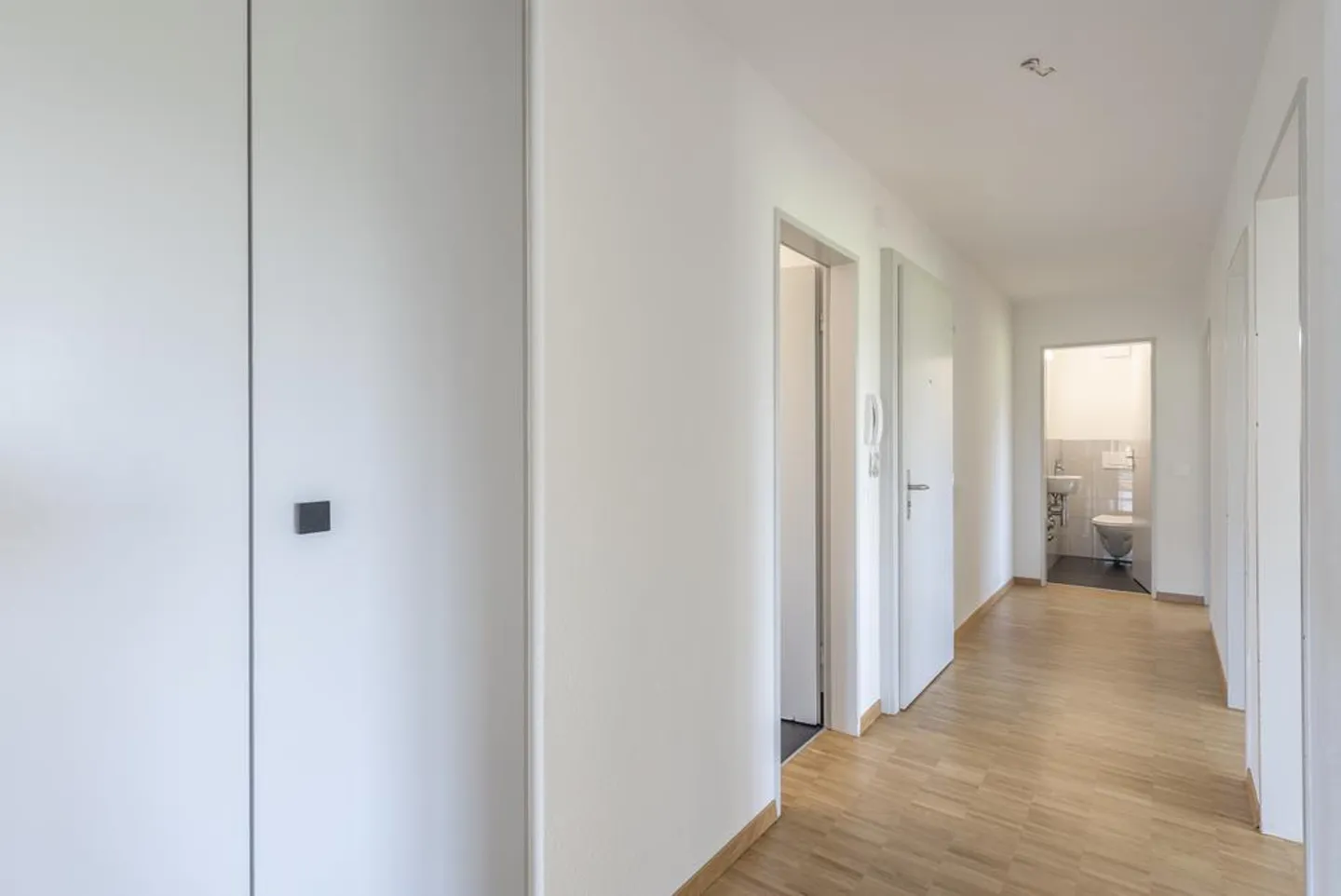 RENT WITHOUT DEPOSIT - Quiet residential area, yet centrally located - Photo 5 of 11