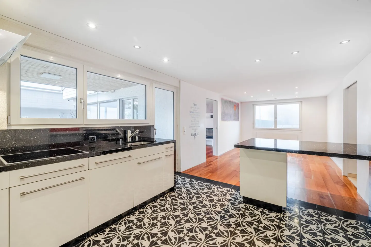 Modern Family Paradise in a Quiet Location - 7.5 Rooms, High-Quality Equipment and Minimal Additional Costs - Photo 5 of 15