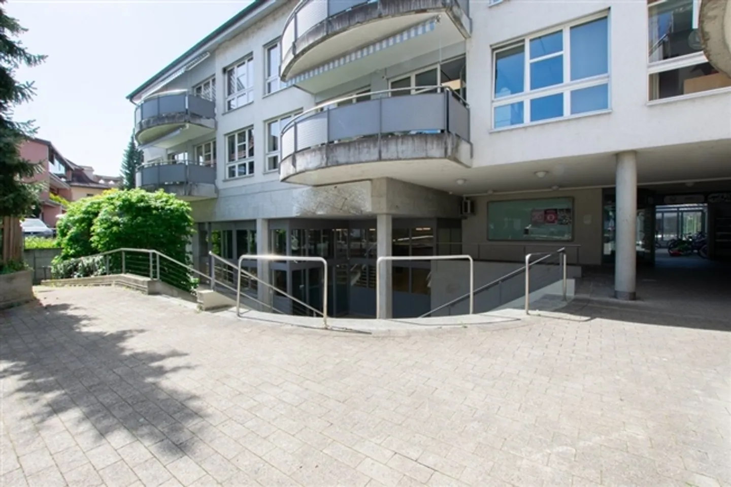 Spacious commercial space in the center - Photo 2 of 9