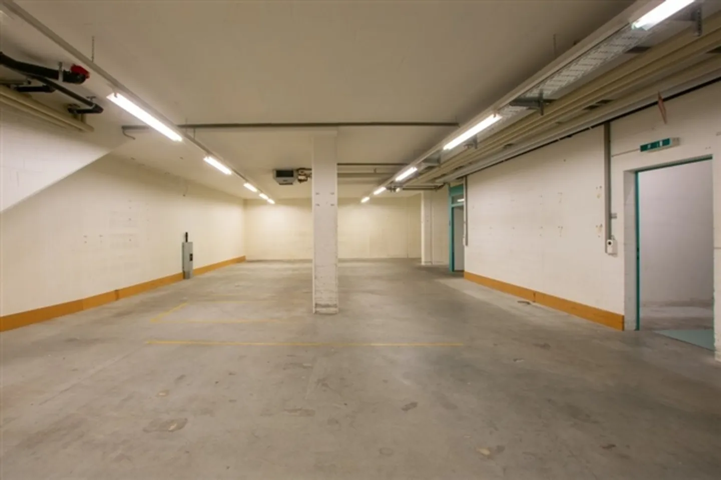 Spacious commercial space in the center - Photo 6 of 9