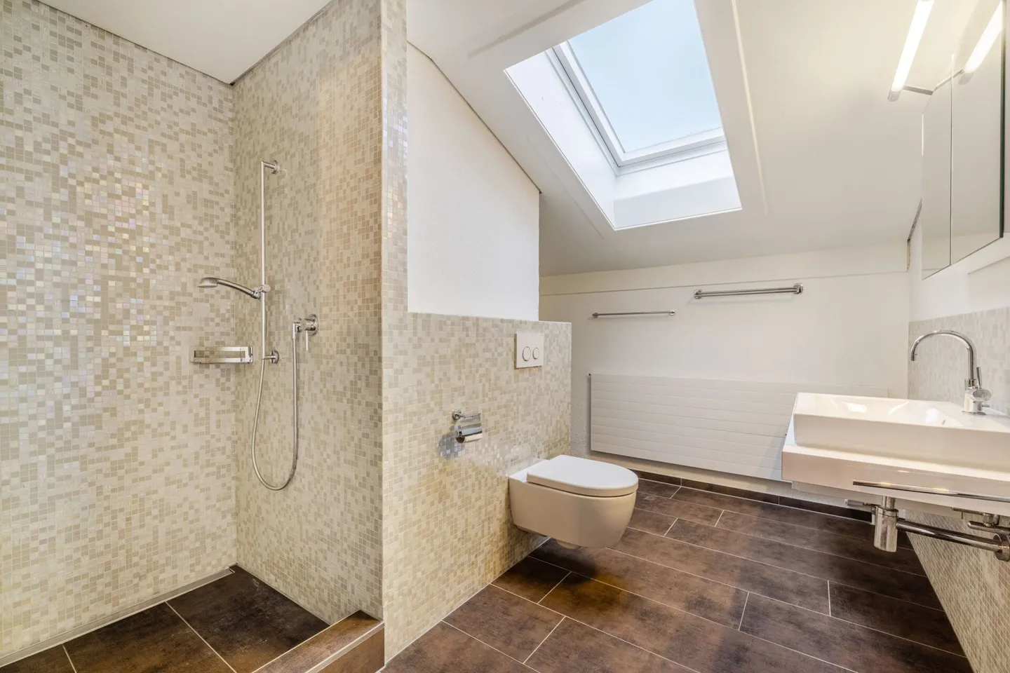 Modern Family Paradise in a Quiet Location - 7.5 Rooms, High-Quality Equipment and Minimal Additional Costs - Photo 11 of 15