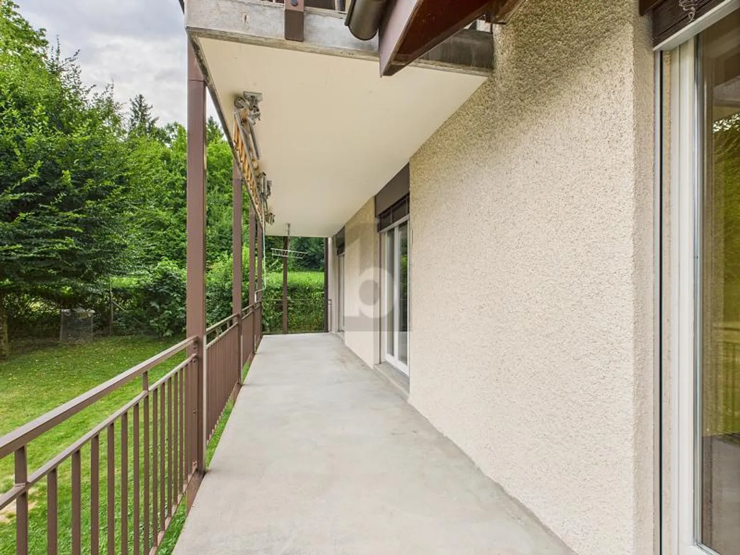 CON UN GRANDE BALCONE E VISTA SUL VERDE! - Foto 1 di 6