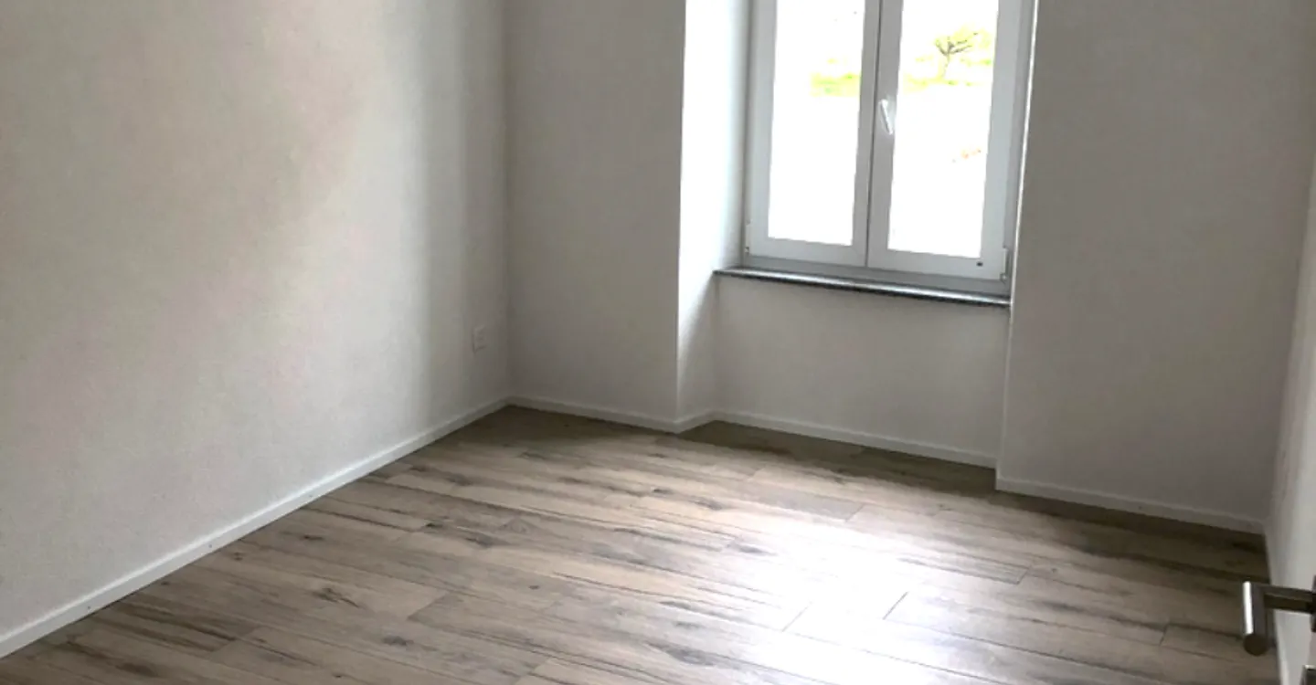Appartamento ristrutturato di 3,5 locali nel 2021 a Payerne - Foto 4 di 5