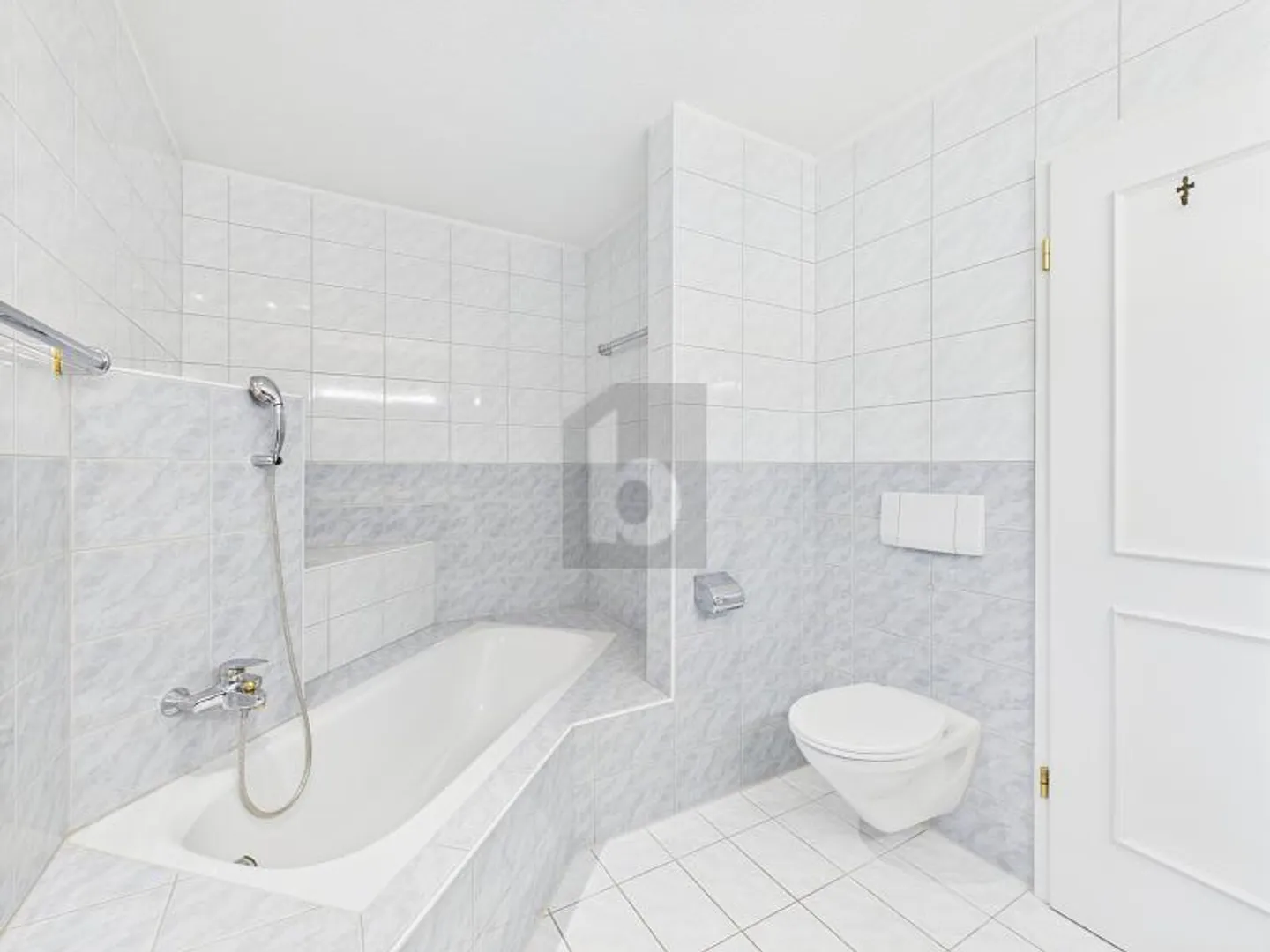 CON UN GRANDE BALCONE E VISTA SUL VERDE! - Foto 5 di 6