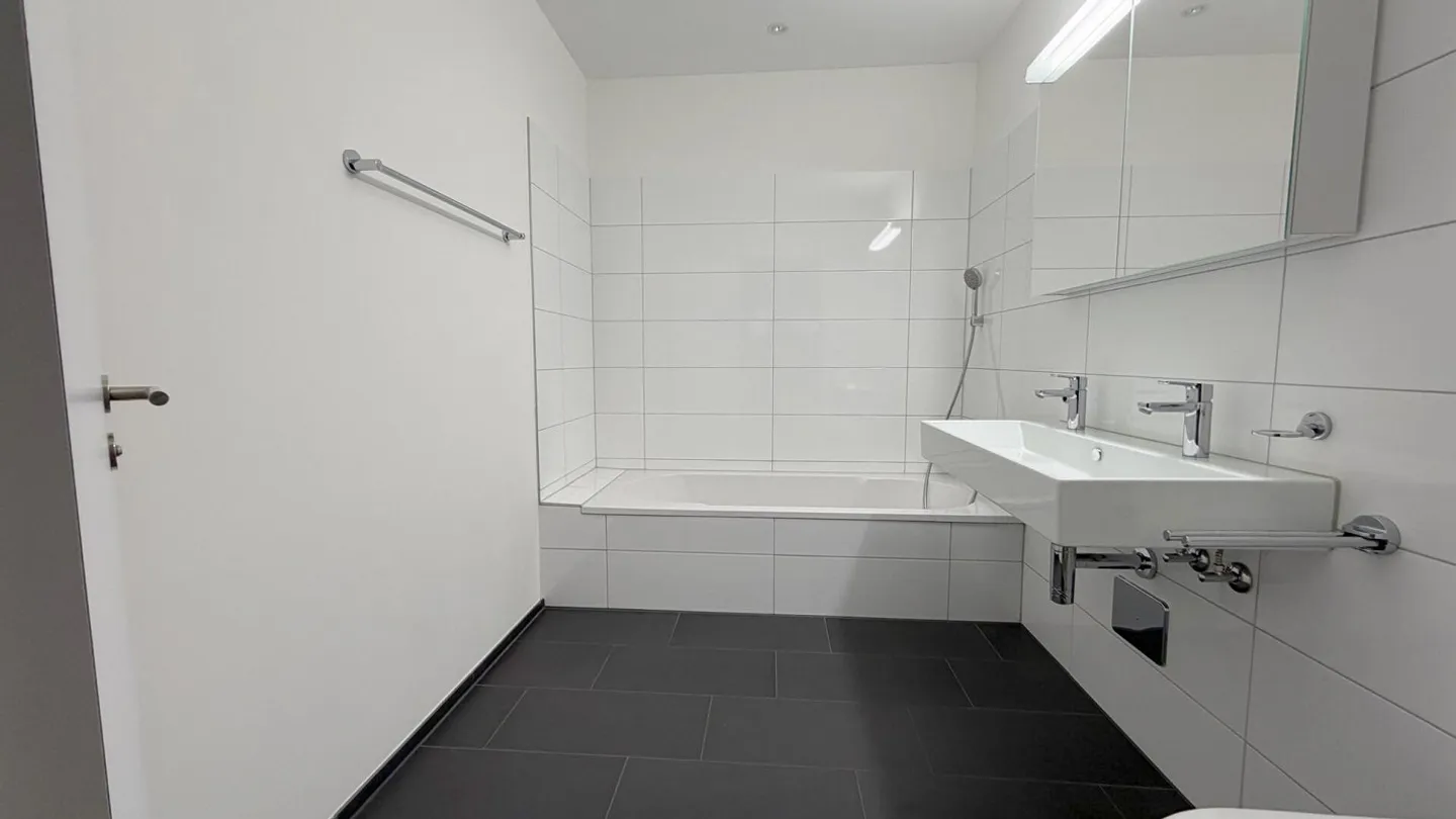 Modern Living Comfort with Garden Stylish 3-Room Apartment - Photo 5 of 9