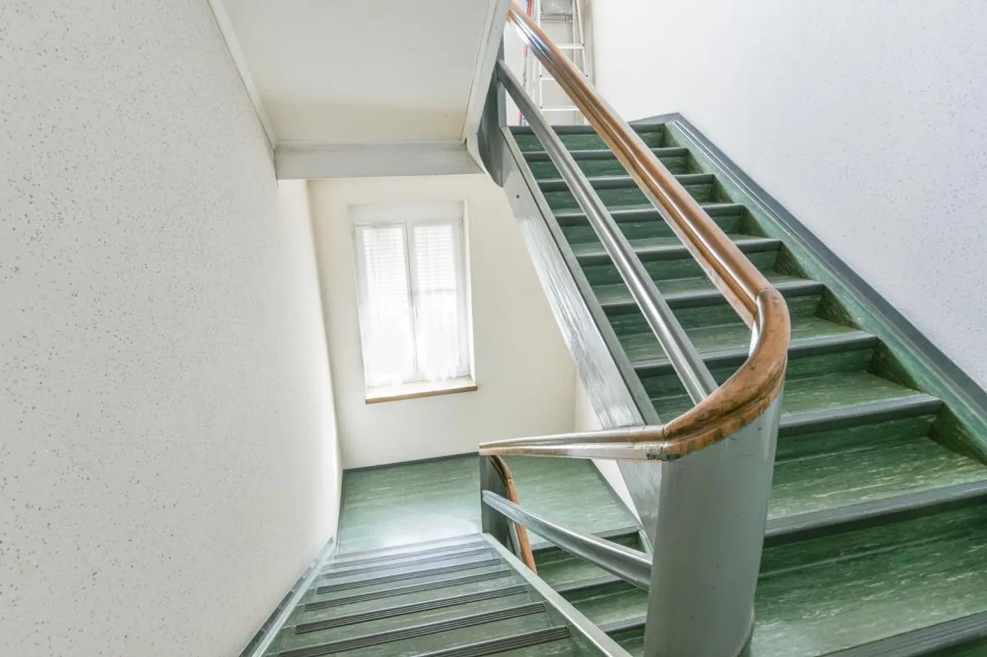 Edificio residenziale e commerciale con potenziale - Foto 8 di 15