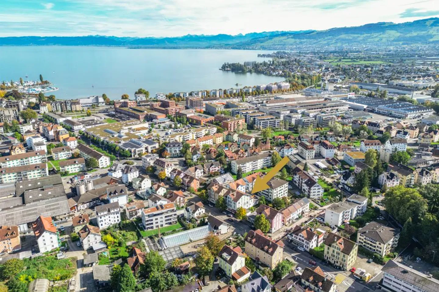 Edificio residenziale e commerciale con potenziale - Foto 2 di 15