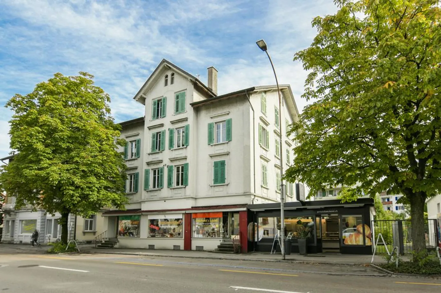 Edificio residenziale e commerciale con potenziale - Foto 3 di 15