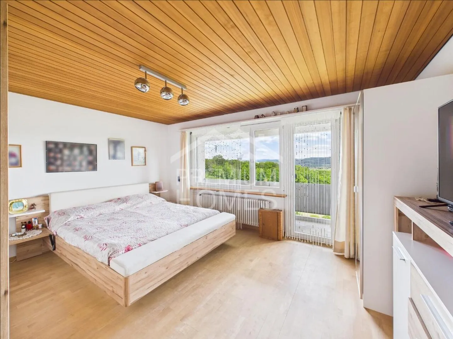 Living with a Panorama - Photo 5 of 10
