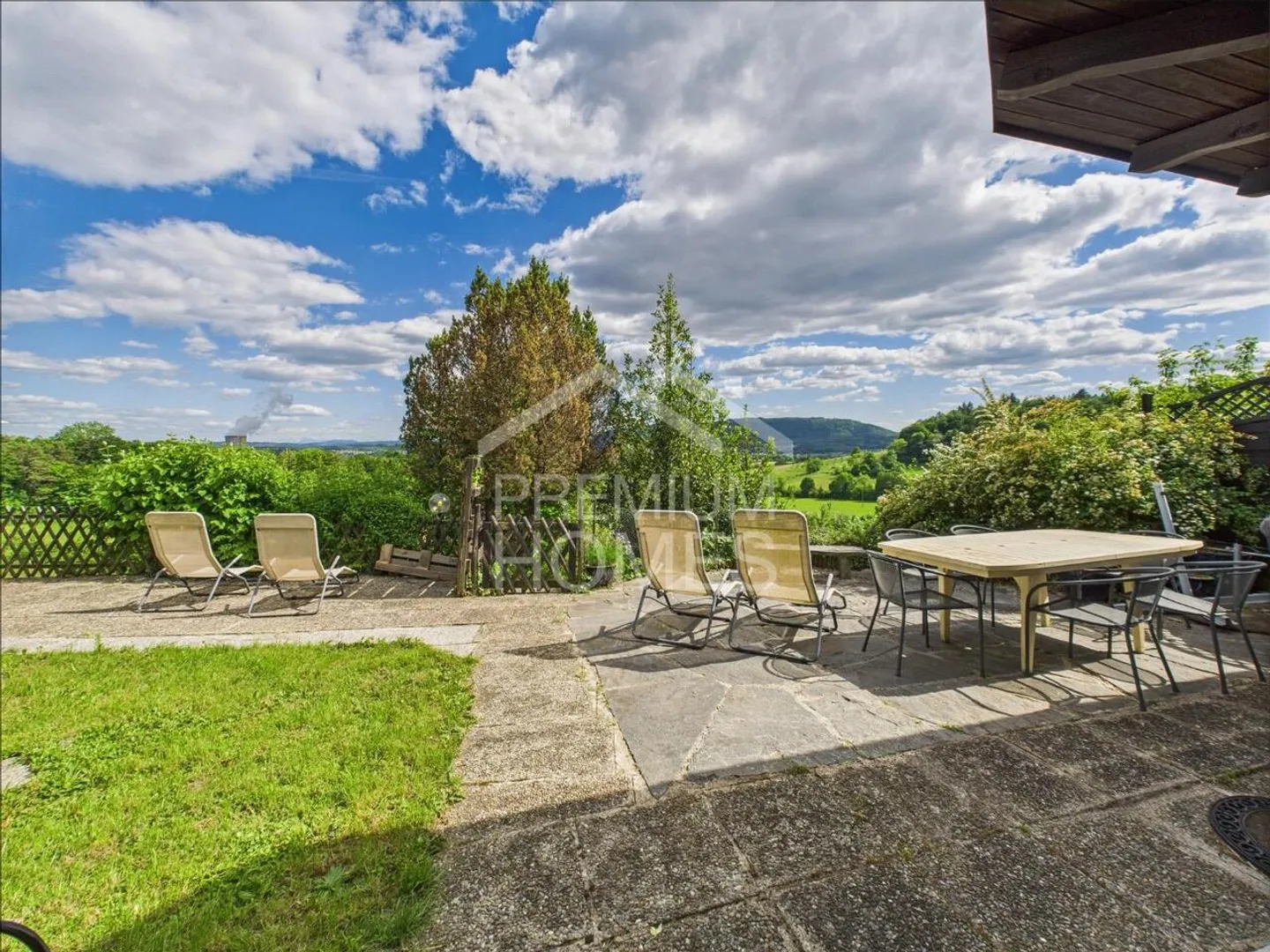 Living with a Panorama - Photo 8 of 10