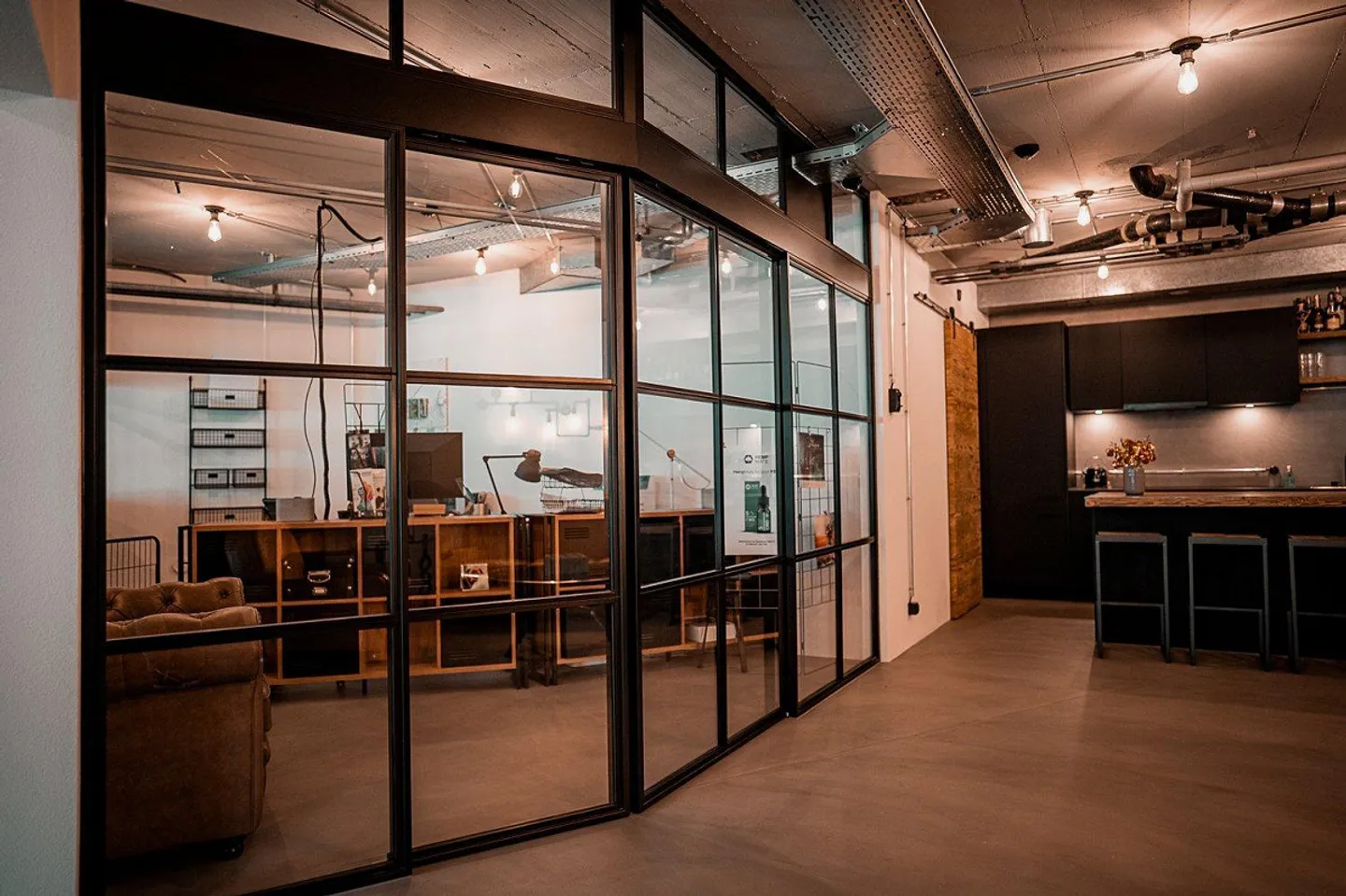 Dream workplace or great loft apartment? - Photo 4 of 19