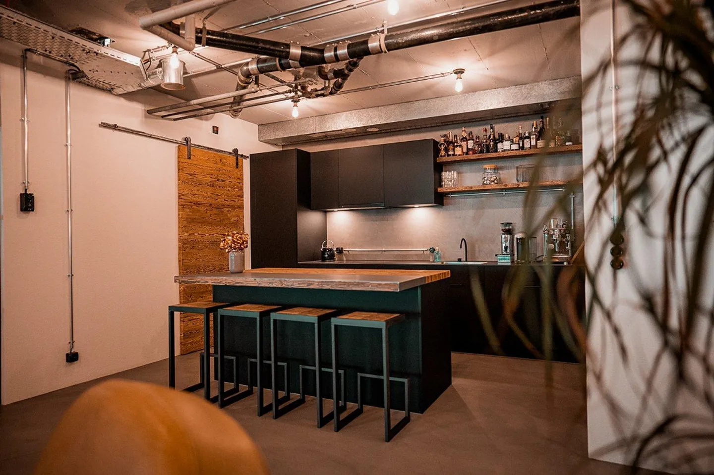 Dream workplace or great loft apartment? - Photo 5 of 19