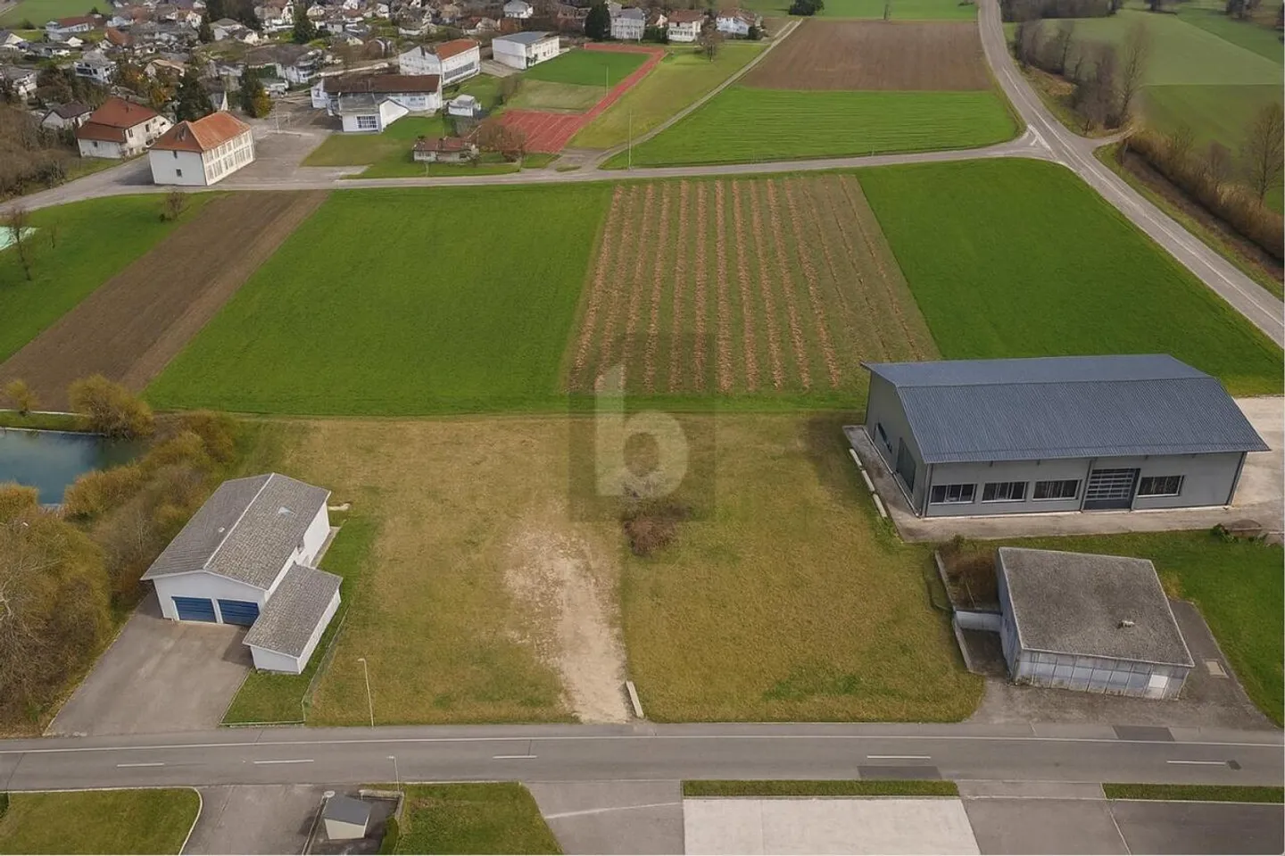 BUSINESS LOCATION WITH ADDITIONAL UNITS - Photo 2 of 5