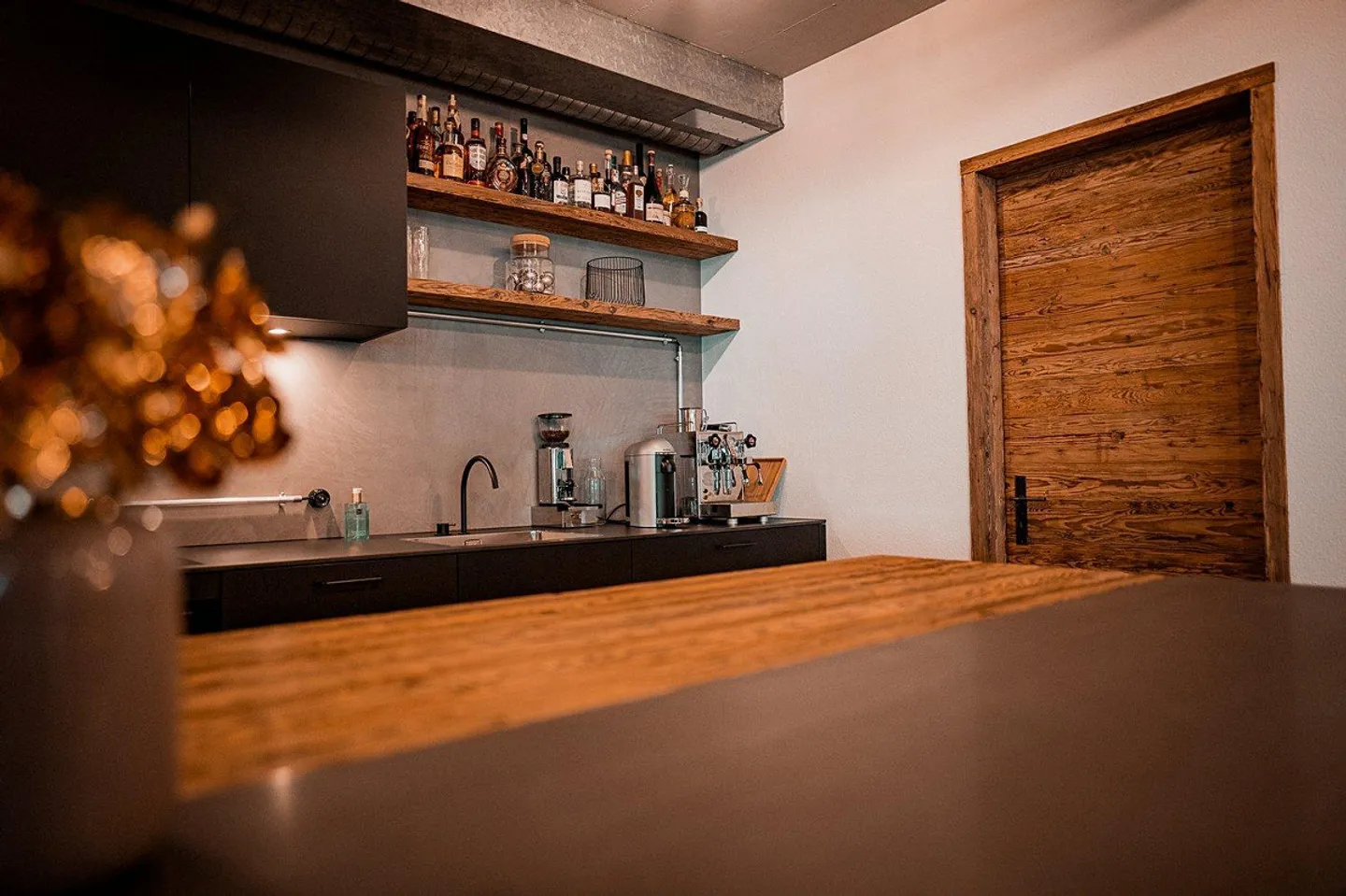 Dream workplace or great loft apartment? - Photo 6 of 19