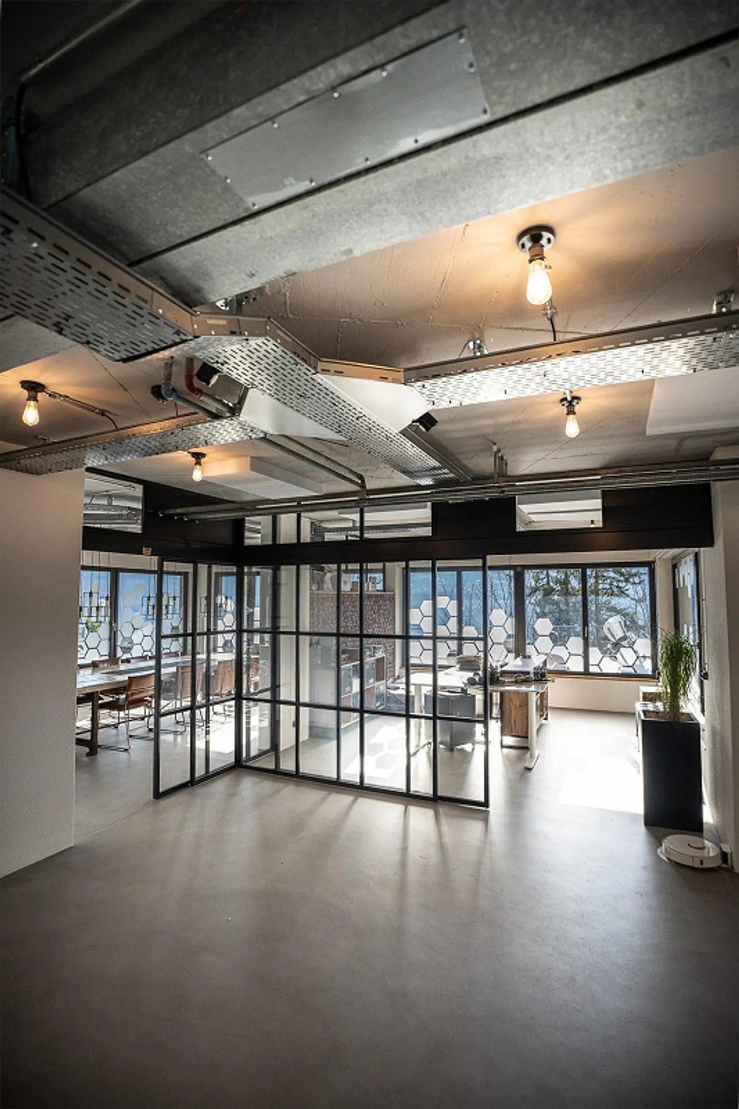 Dream workplace or great loft apartment? - Photo 16 of 19