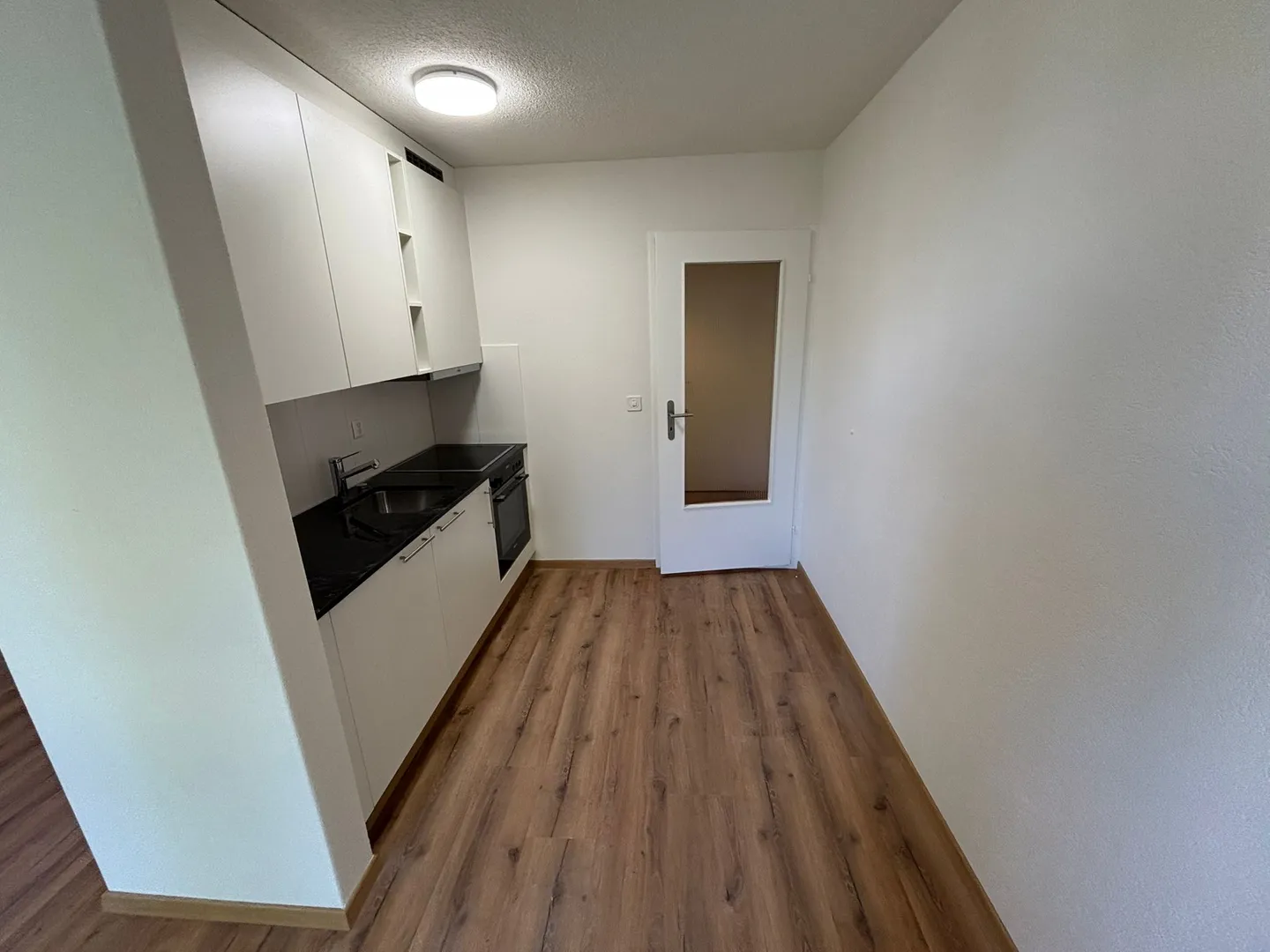 Appartement 1 pièce rénové avec balcon à Winterthur - Photo 1 sur 5