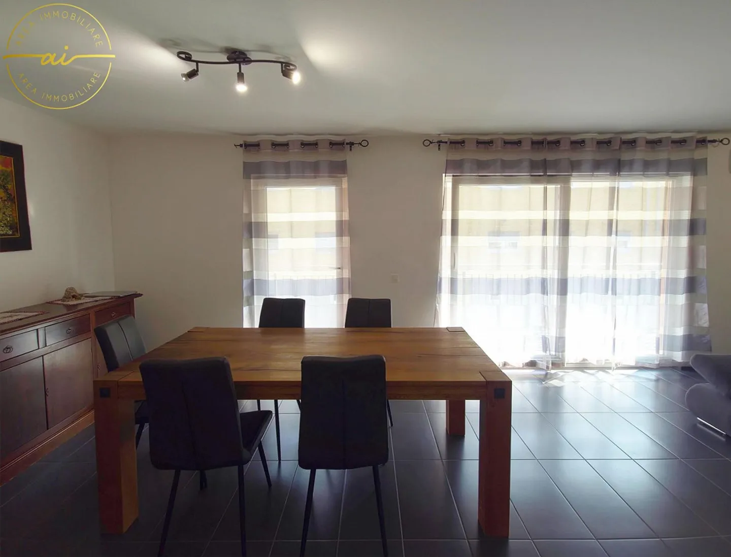 BRIGHT 3.5 ROOMS WITH LARGE BALCONY IN A CONVENIENT LOCATION - Photo 6 of 10