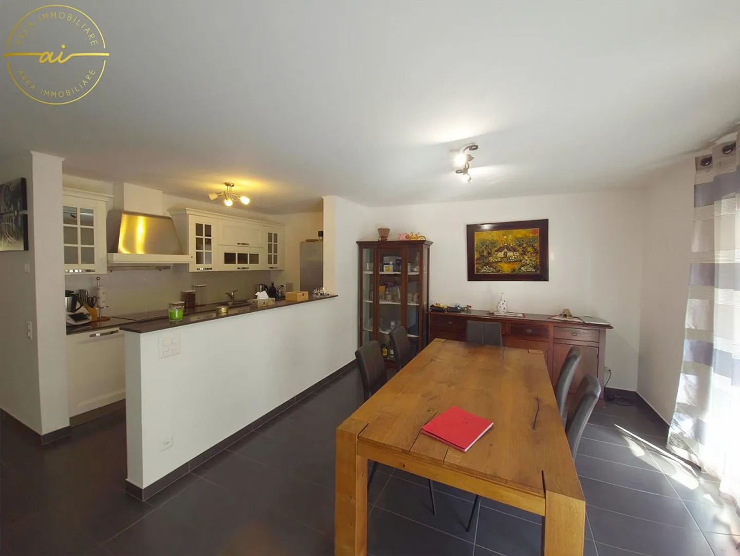 BRIGHT 3.5 ROOMS WITH LARGE BALCONY IN A CONVENIENT LOCATION - Photo 4 of 10