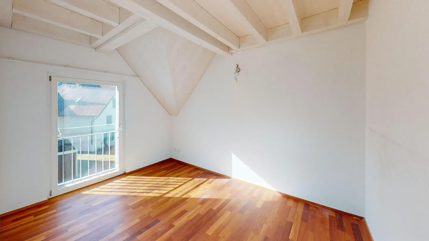 Appartamento attico di 3,5 locali con vista panoramica a Uhwiesen in vendita - Foto 7 di 13