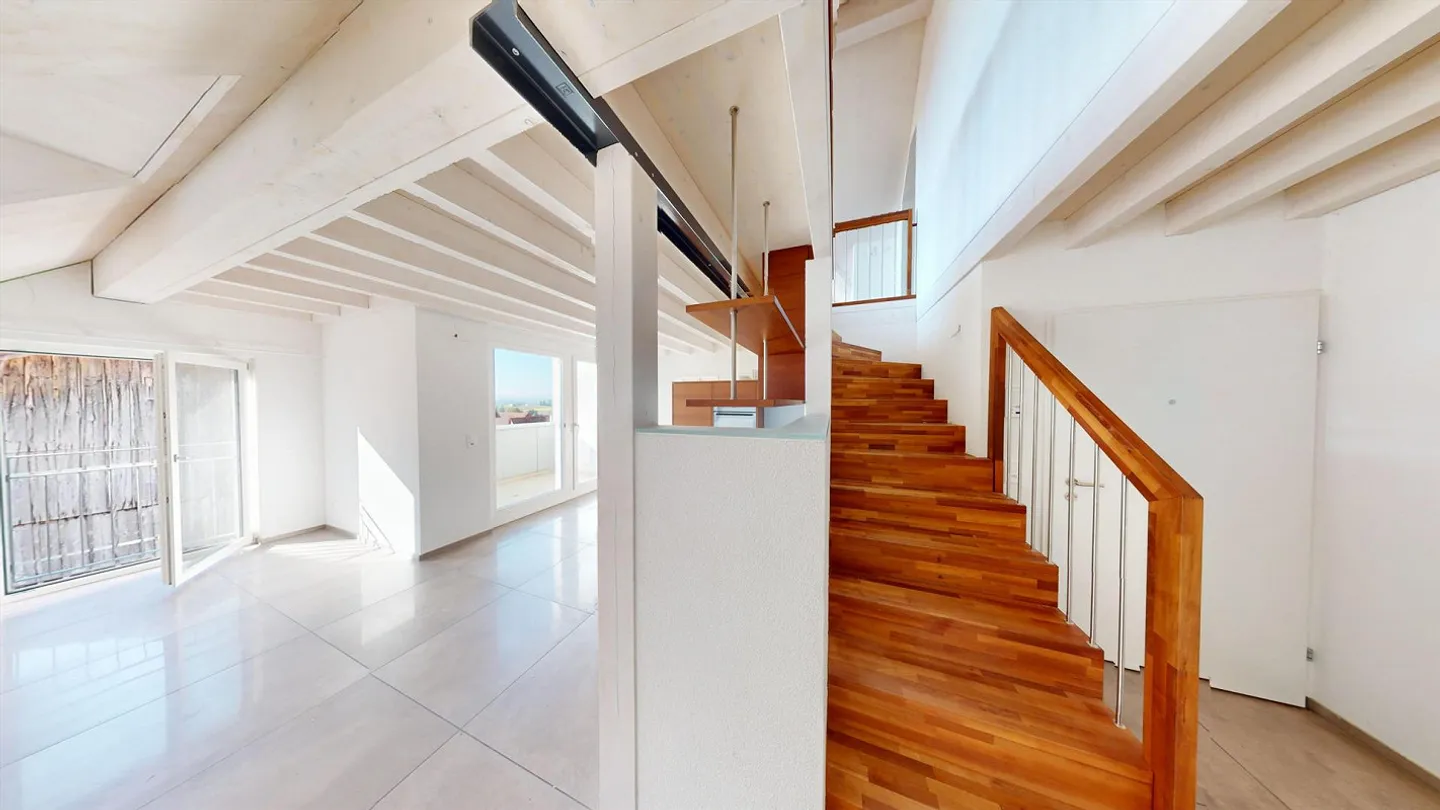 Appartamento attico di 3,5 locali con vista panoramica a Uhwiesen in vendita - Foto 9 di 13