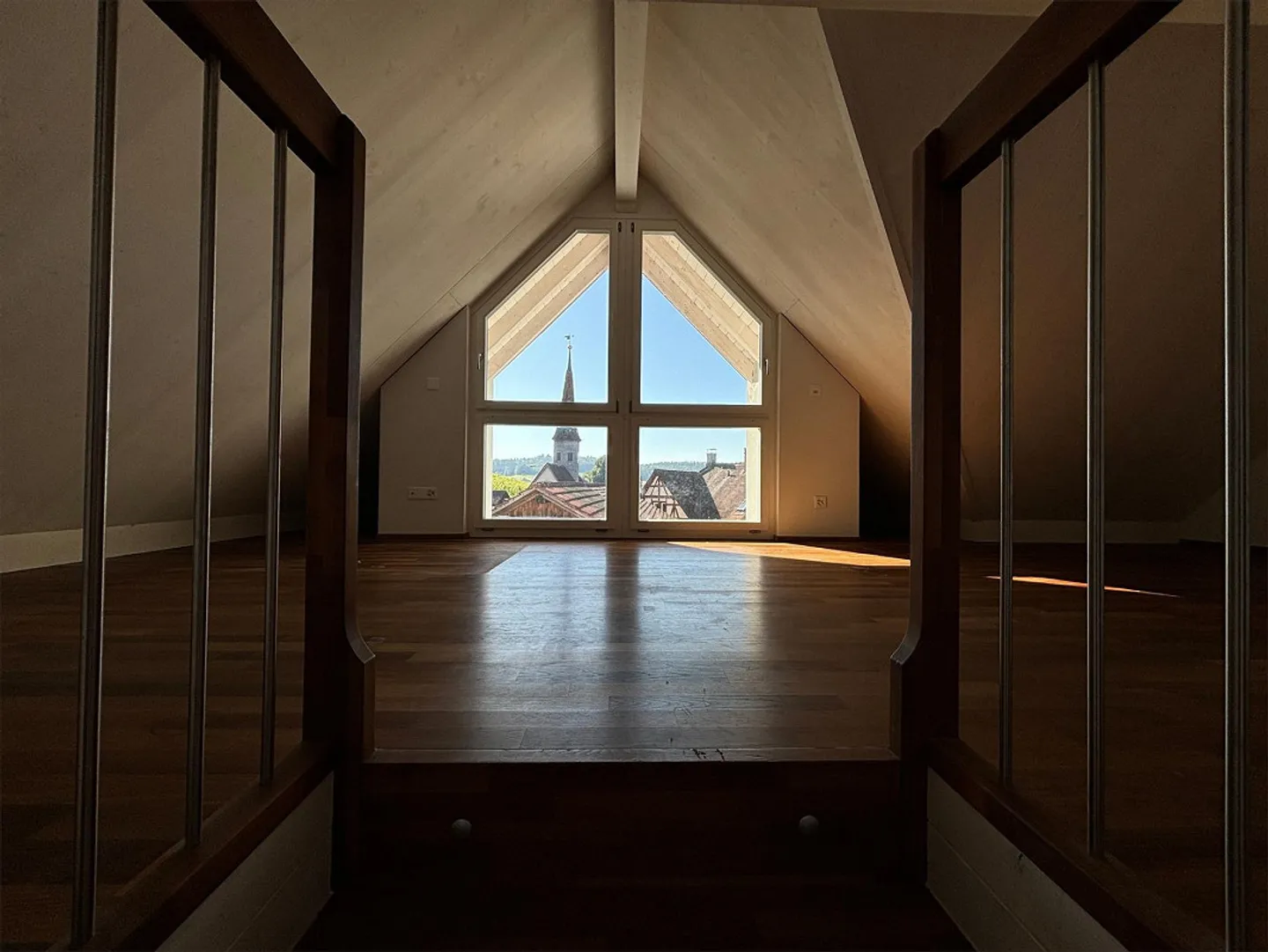 Appartamento attico di 3,5 locali con vista panoramica a Uhwiesen in vendita - Foto 11 di 13