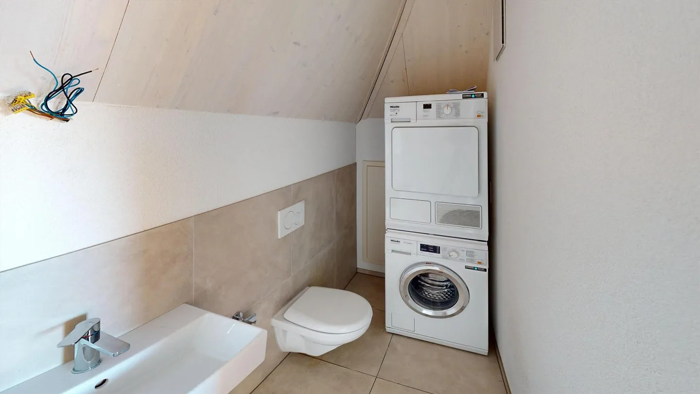 Appartamento attico di 3,5 locali con vista panoramica a Uhwiesen in vendita - Foto 12 di 13