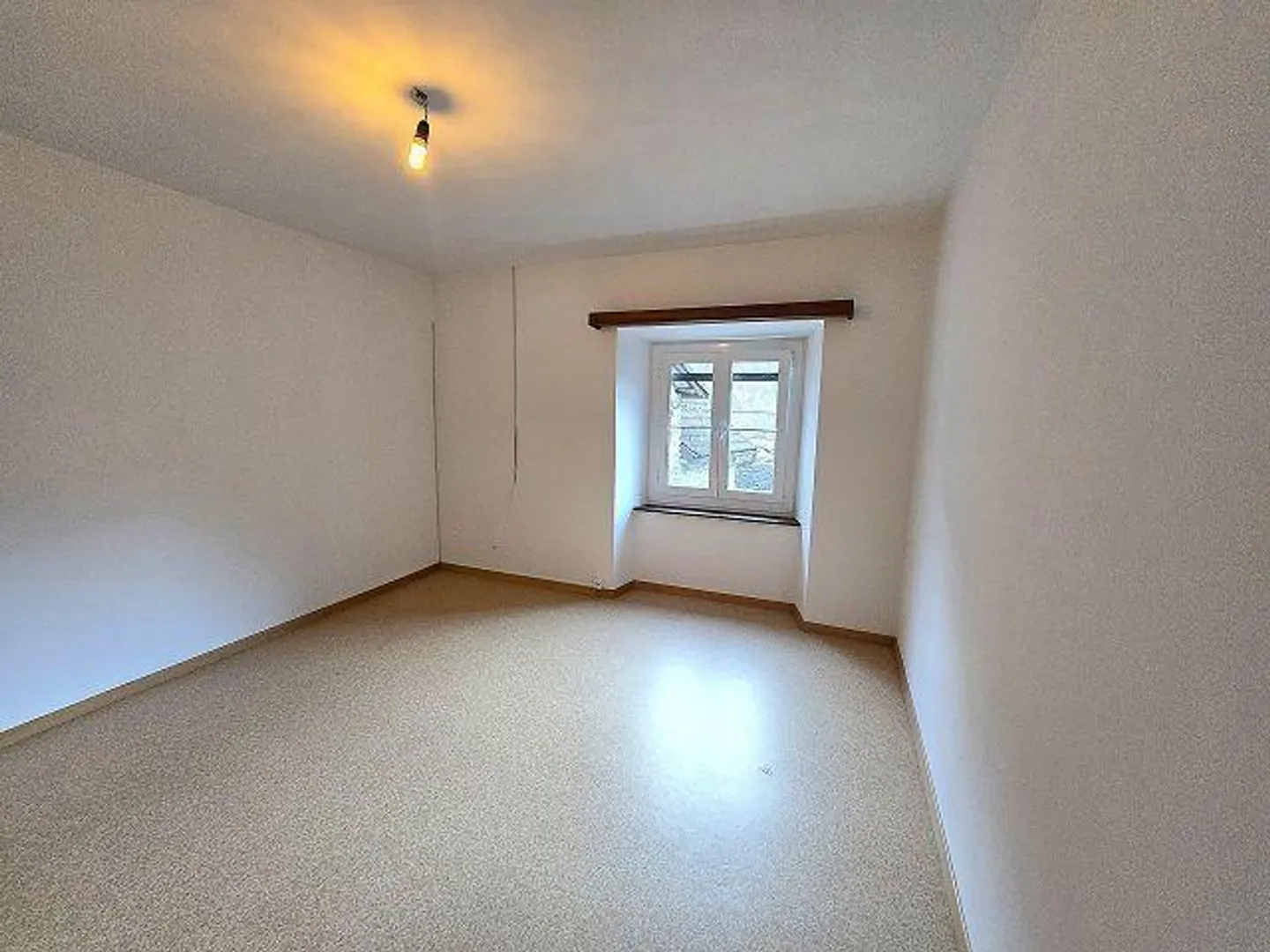 3 1/2-Zimmer-Dorfhaus mit Sitzplatz an sehr ruhiger Aussichtslage /... - Foto 8 von 31