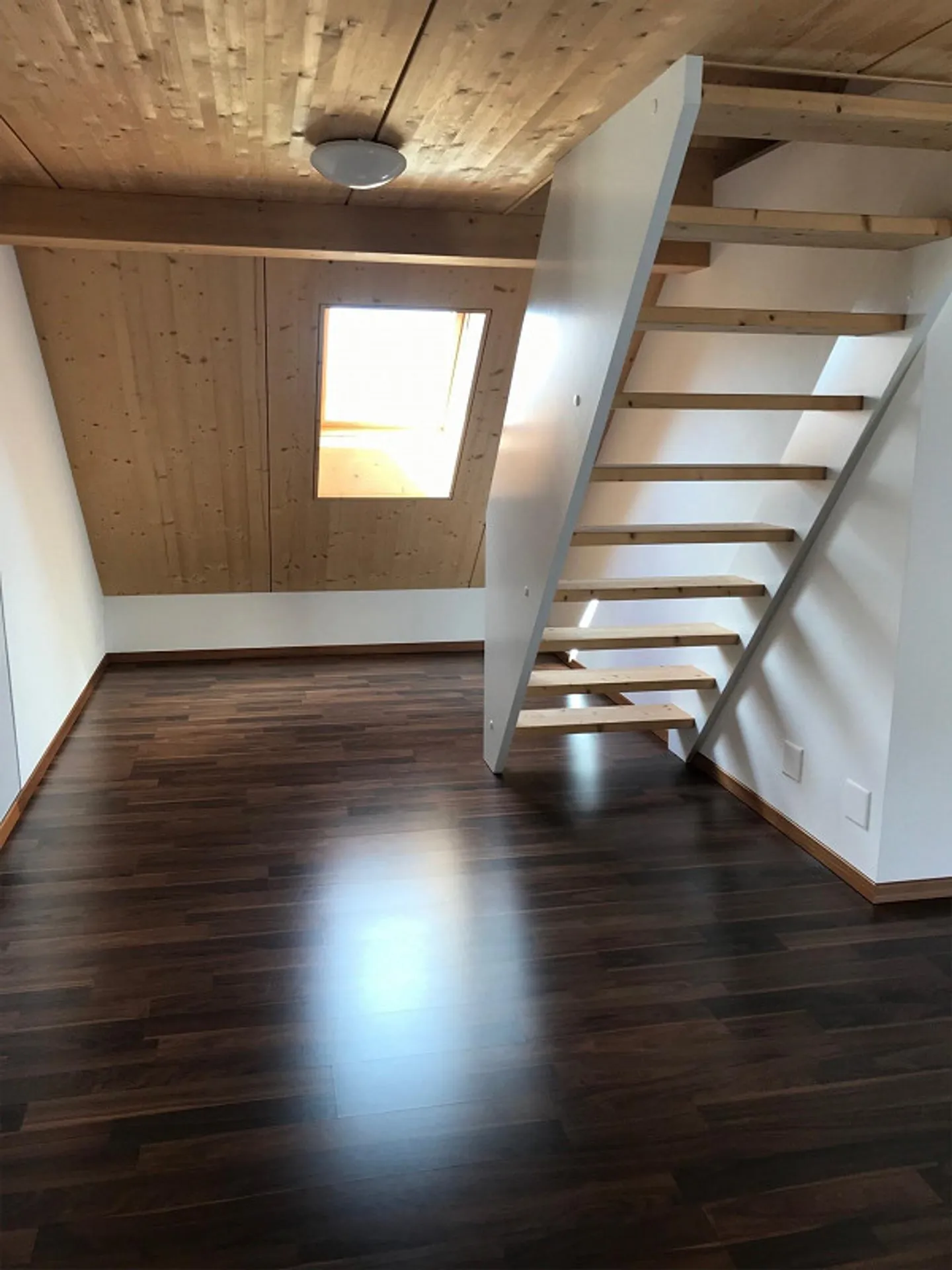 Appartement en duplex spacieux de 5,5 pièces à Kirchberg - Photo 9 sur 15