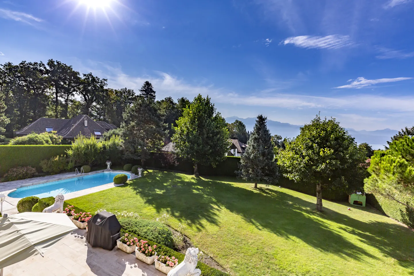 Exceptional property with swimming pool in an idyllic setting - Photo 11 of 12