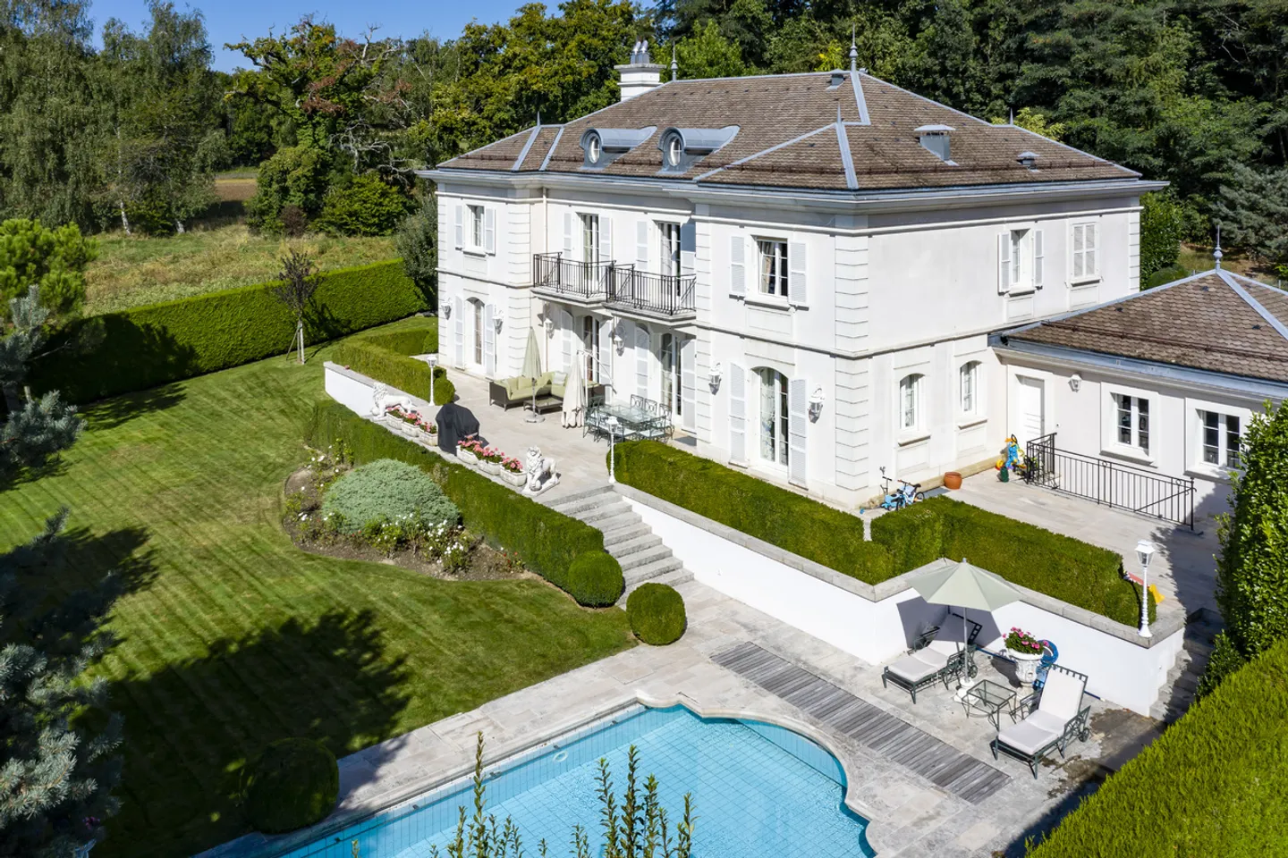 Exceptional property with swimming pool in an idyllic setting - Photo 12 of 12