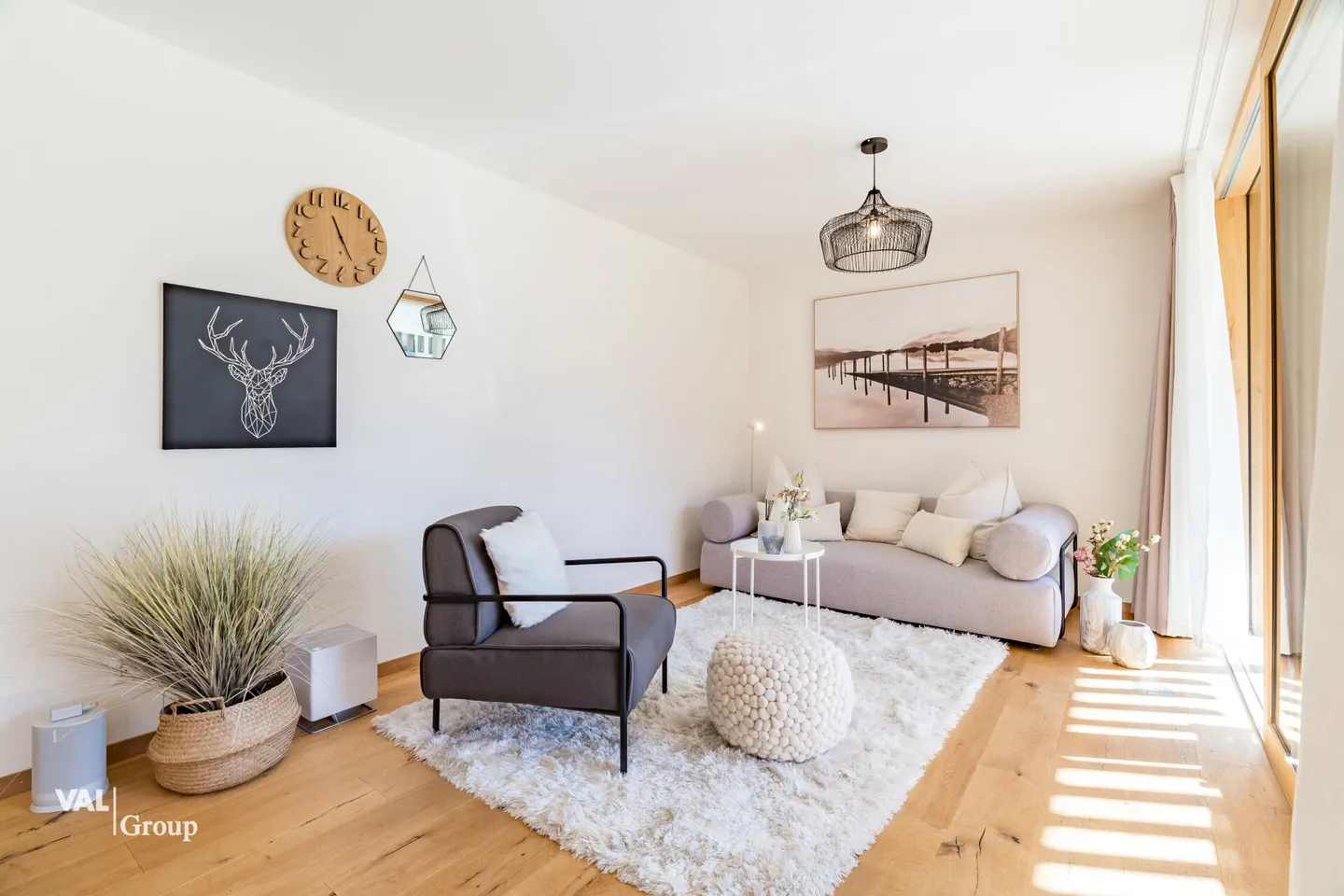 Alpine Panorama Pure: Spacious Furnished 4.5 Room Apartment with Balcony - Photo 2 of 20