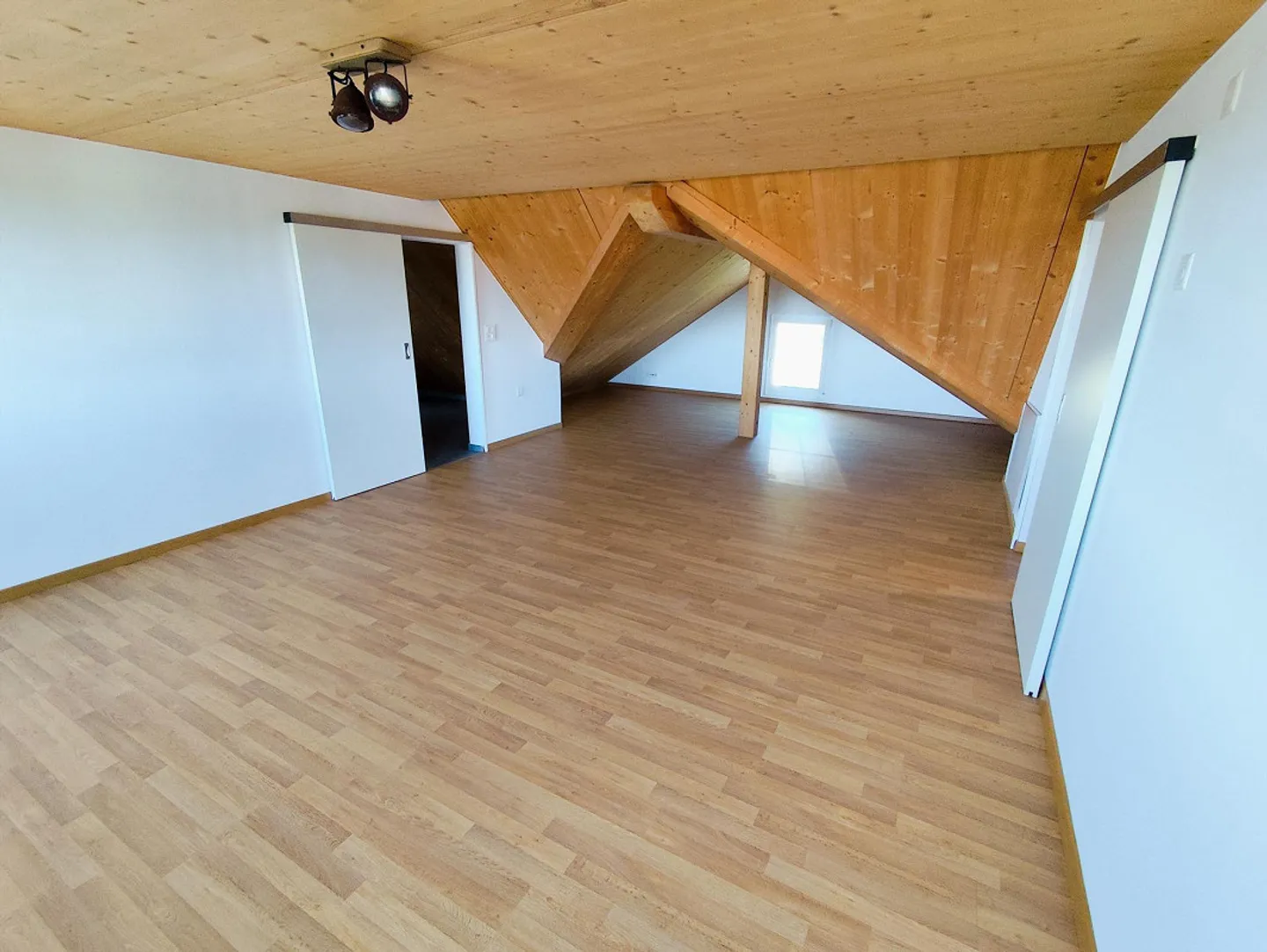 Appartement en duplex spacieux de 5,5 pièces à Kirchberg - Photo 11 sur 15
