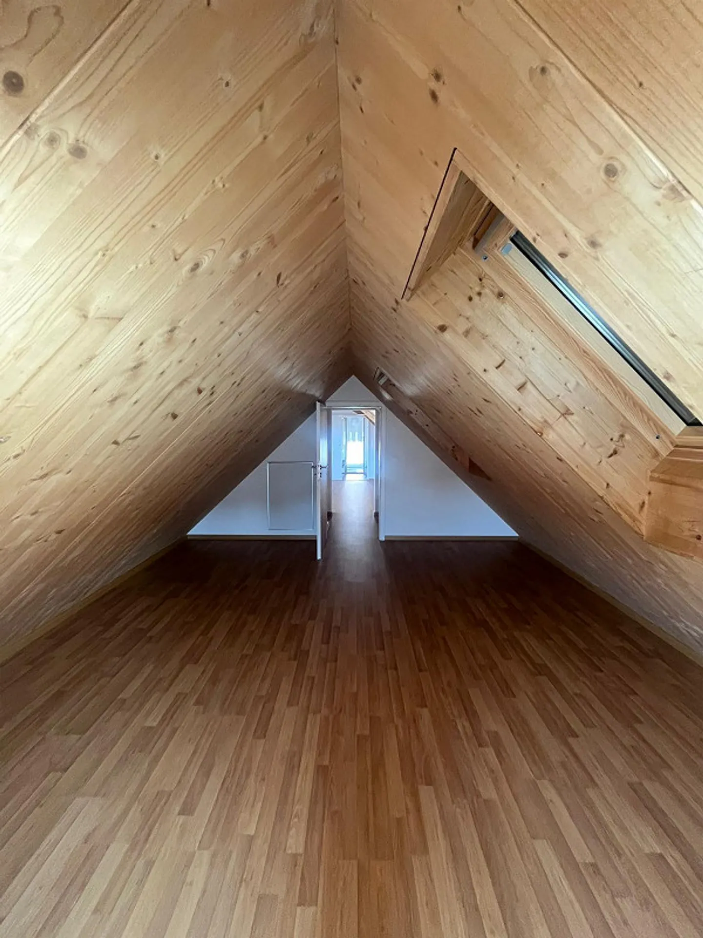 Appartement en duplex spacieux de 5,5 pièces à Kirchberg - Photo 13 sur 15