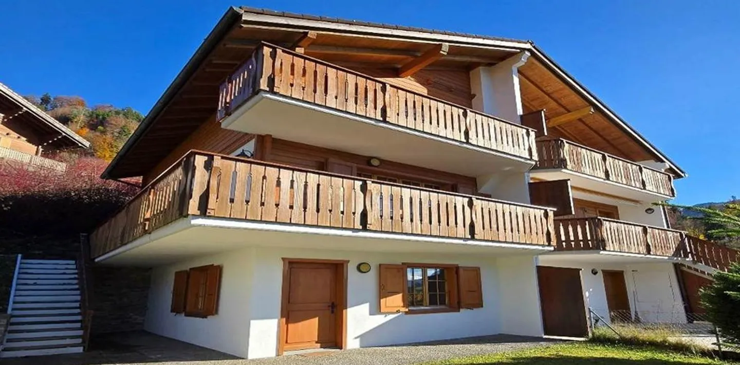 Chalet 5.5 rooms - Photo 1 of 6