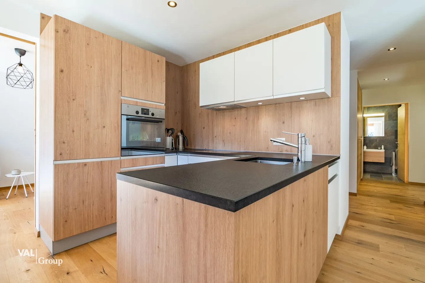 Alpine Panorama Pure: Spacious Furnished 4.5 Room Apartment with Balcony - Photo 5 of 20