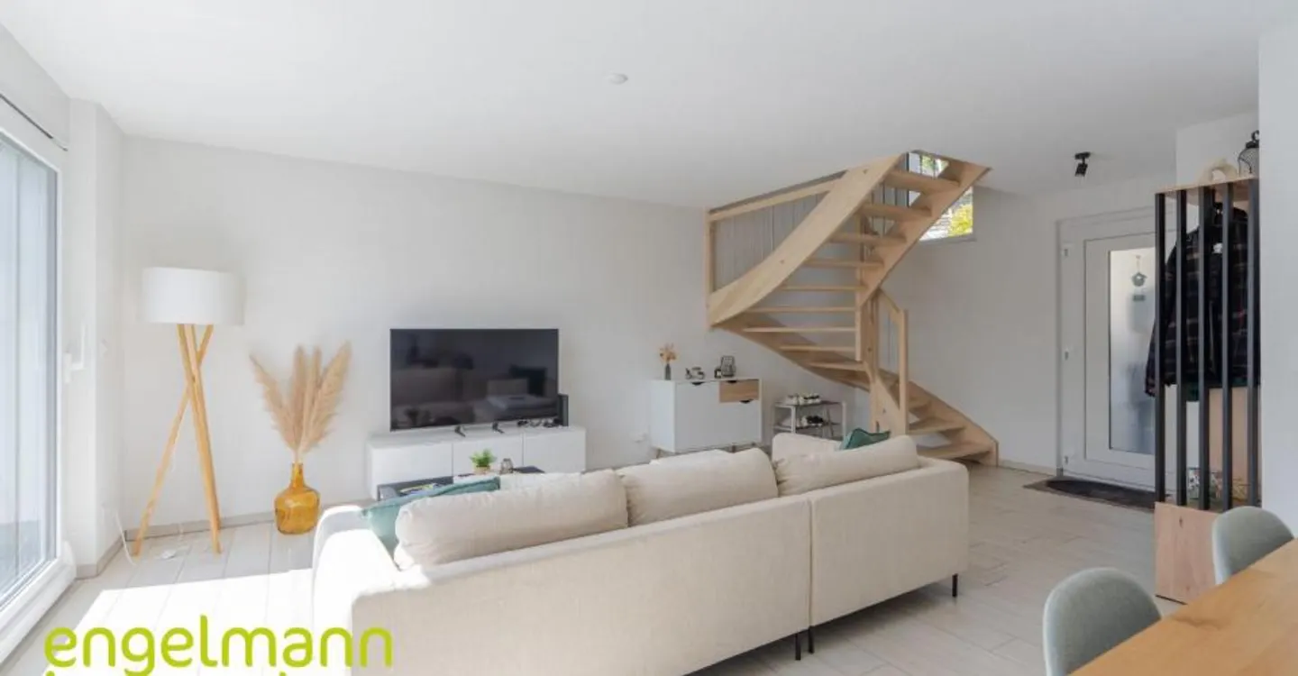 Property with 3 row houses - Photo 5 of 11