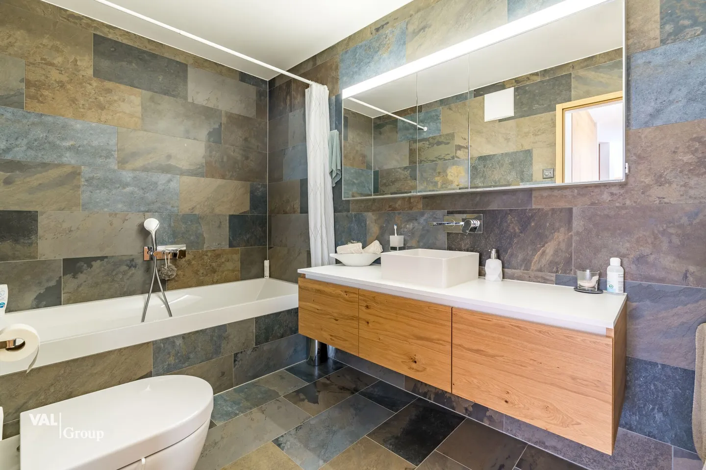 Alpine Panorama Pure: Spacious Furnished 4.5 Room Apartment with Balcony - Photo 12 of 20