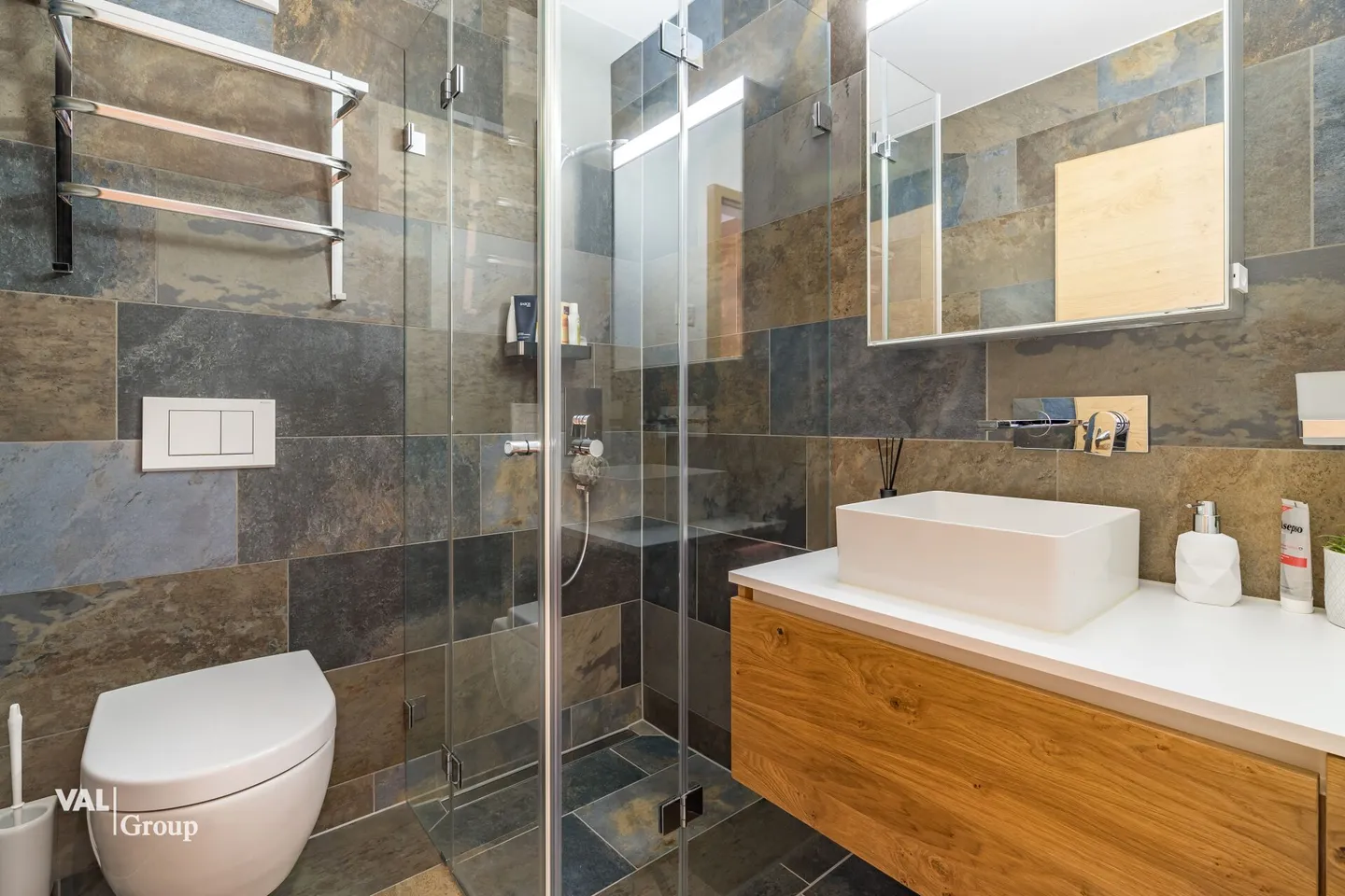 Alpine Panorama Pure: Spacious Furnished 4.5 Room Apartment with Balcony - Photo 13 of 20