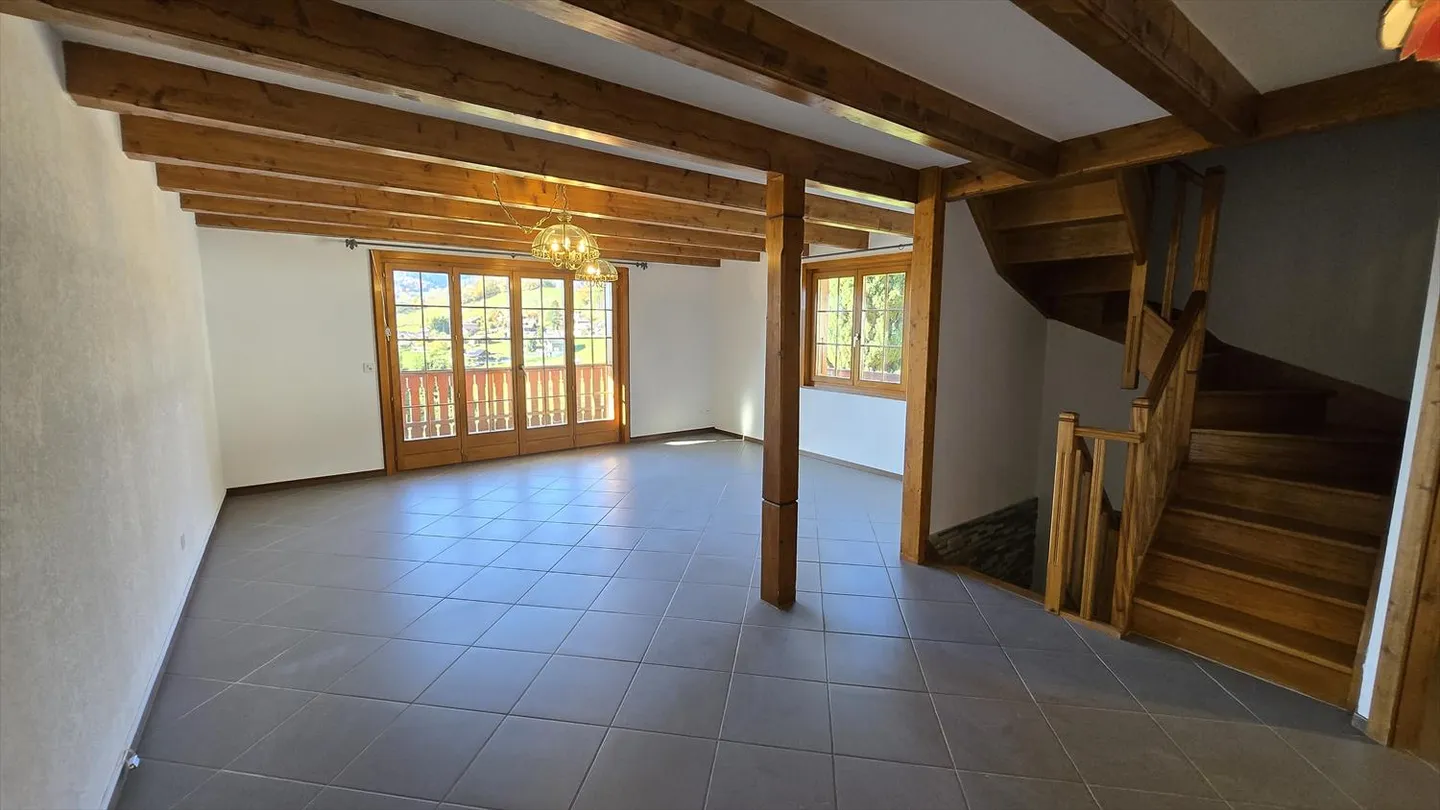 Chalet 5.5 rooms - Photo 3 of 6