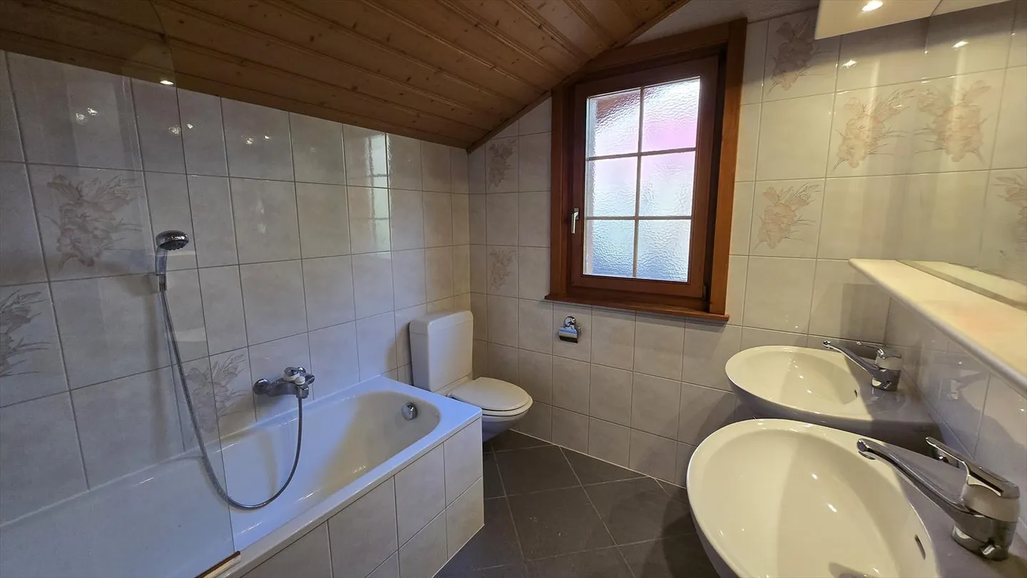 Chalet 5.5 rooms - Photo 5 of 6